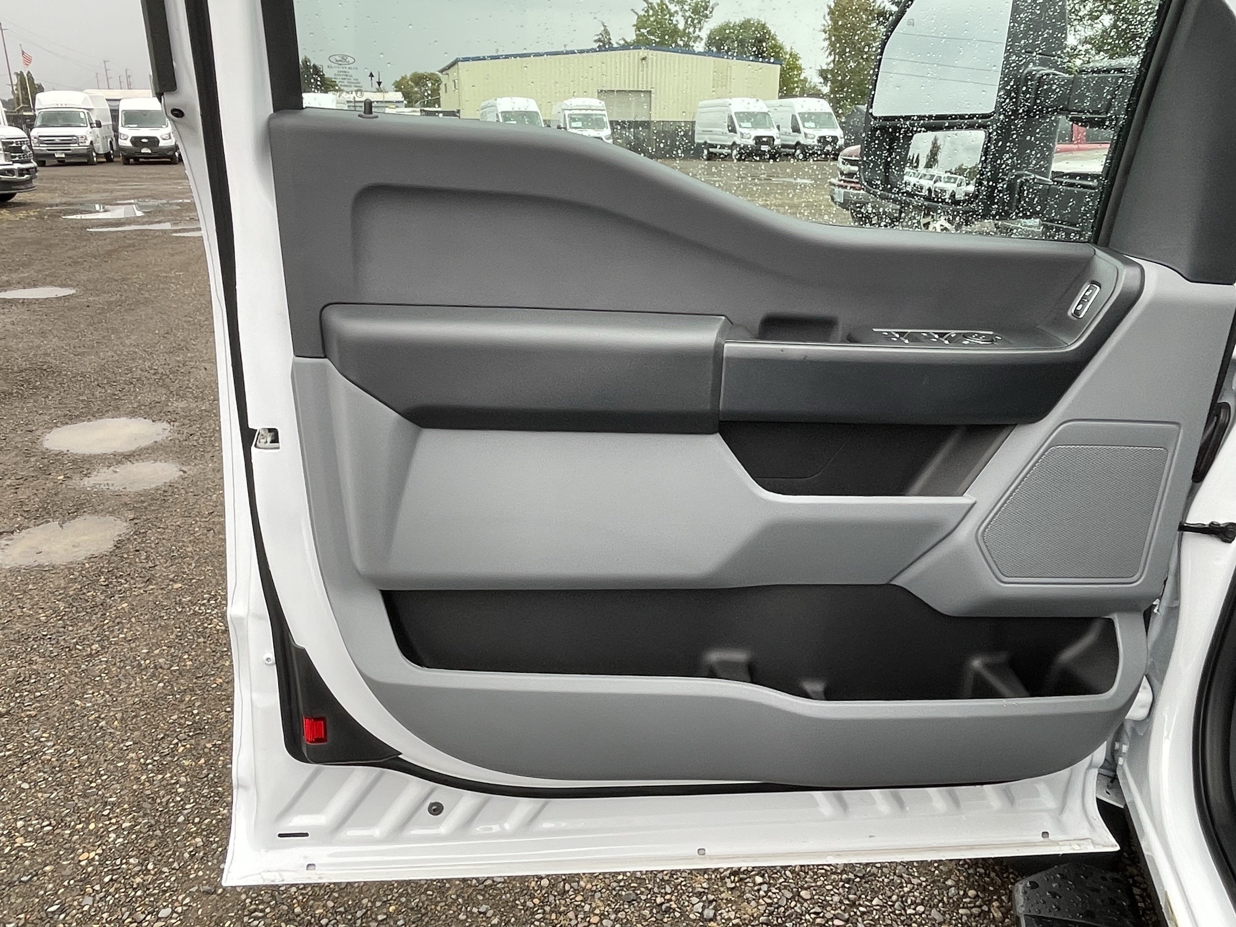 2026 Ford Super Duty F-450 DRW XL 4WD SuperCab 192 WB 84 CA