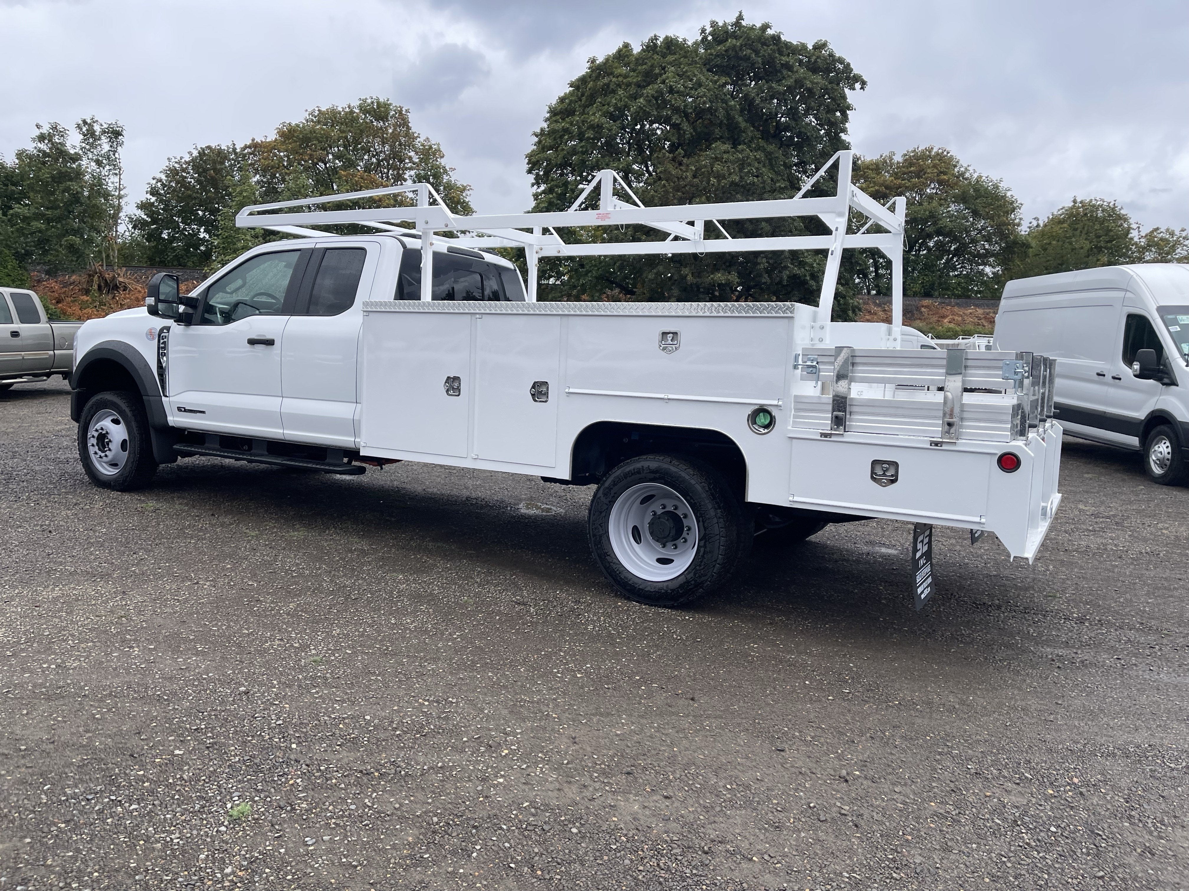 2026 Ford Super Duty F-450 DRW XL 4WD SuperCab 192 WB 84 CA