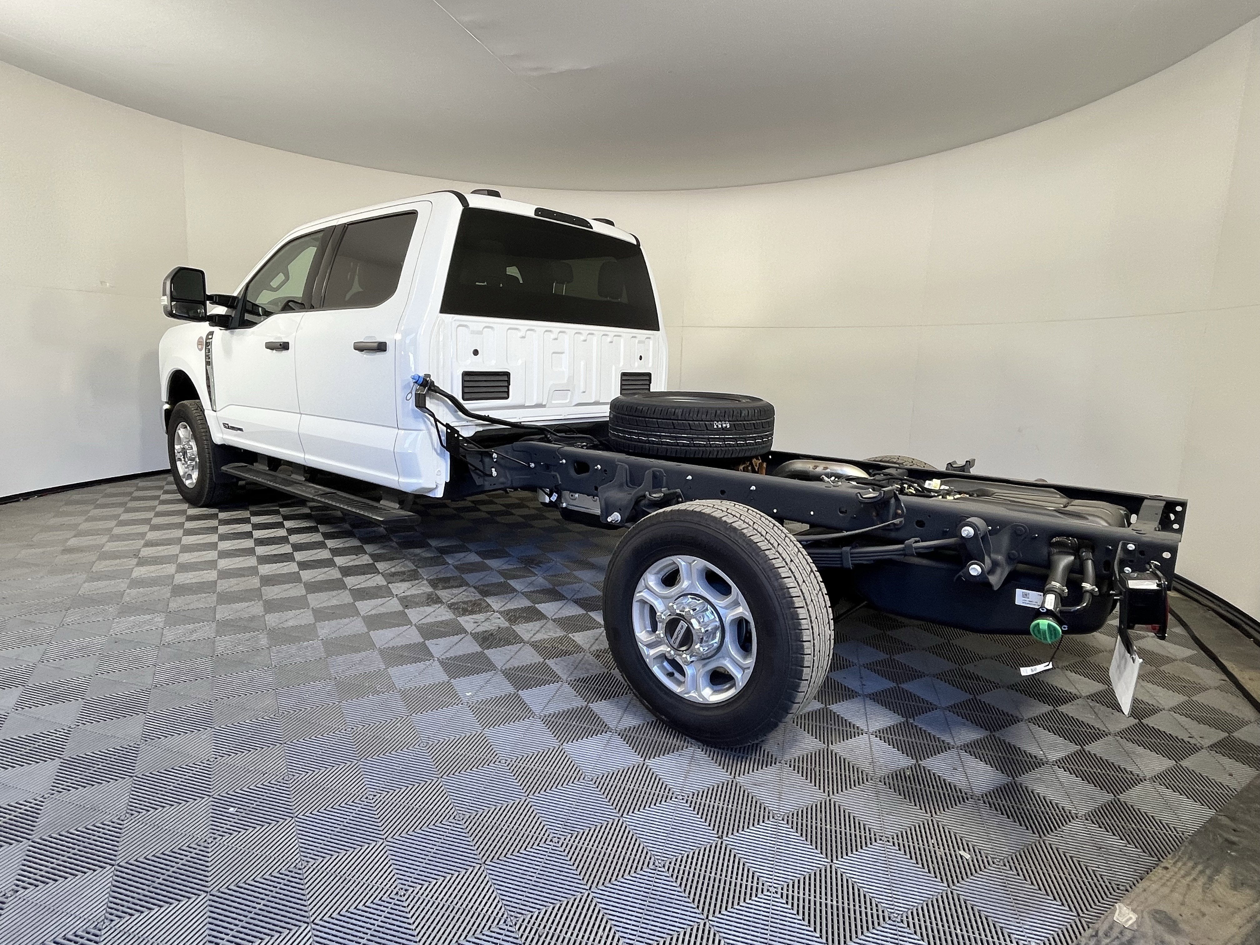2026 Ford Super Duty F-350 SRW XLT 4WD Crew Cab 179 WB 60 CA