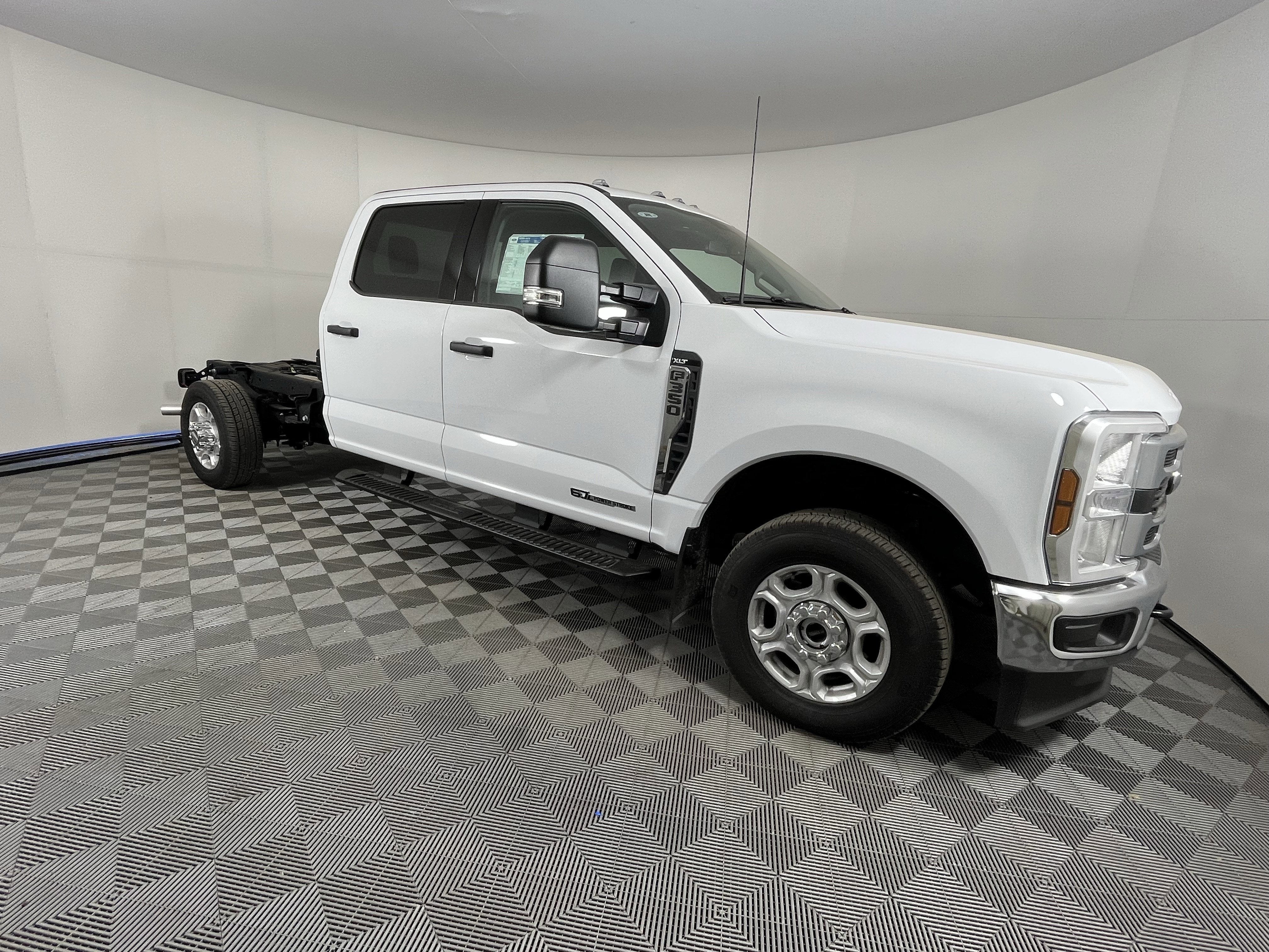 2026 Ford Super Duty F-350 SRW XLT 4WD Crew Cab 179 WB 60 CA