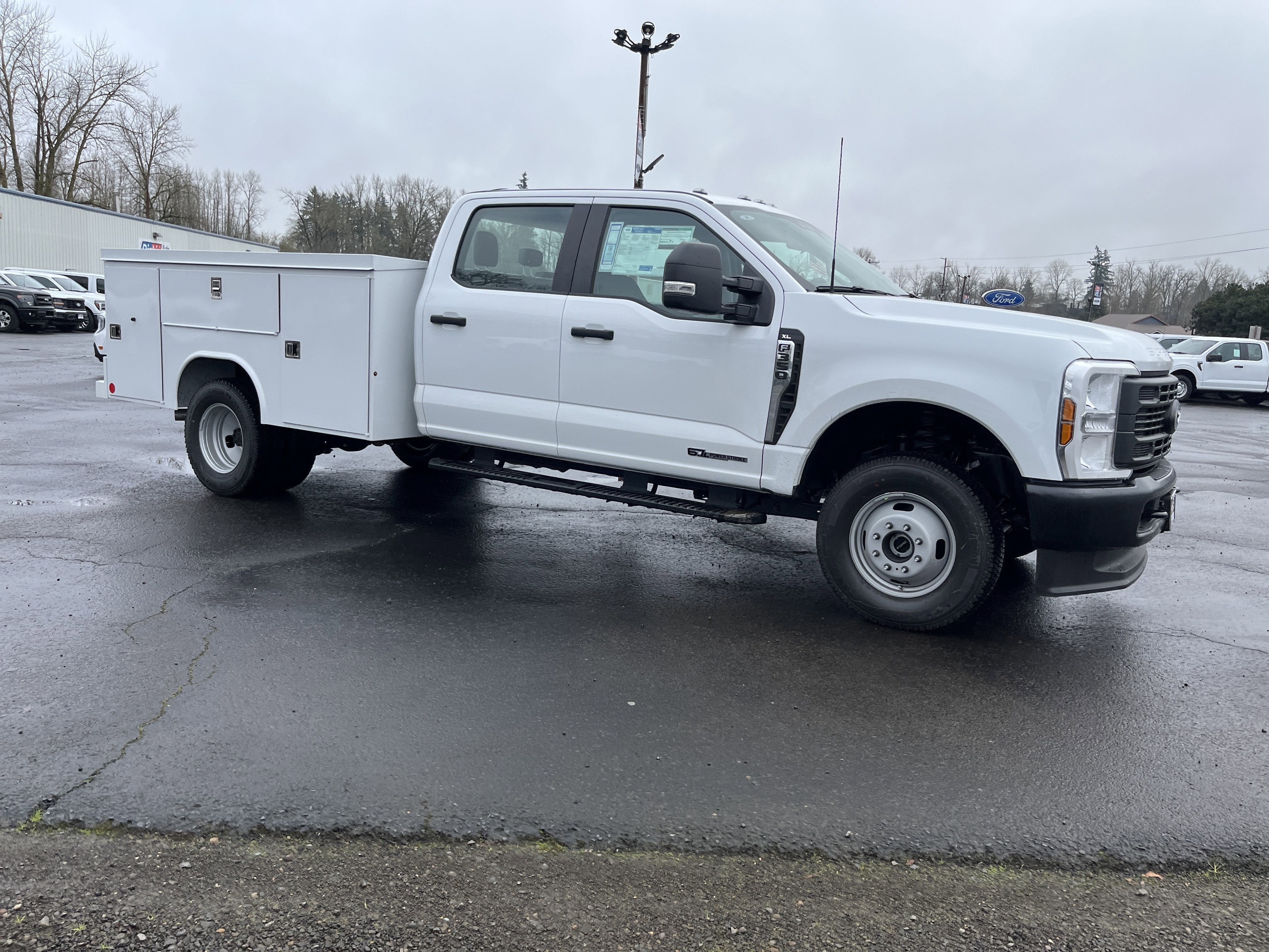 2026 Ford Super Duty F-350 DRW XL 4WD Crew Cab 179 WB 60 CA