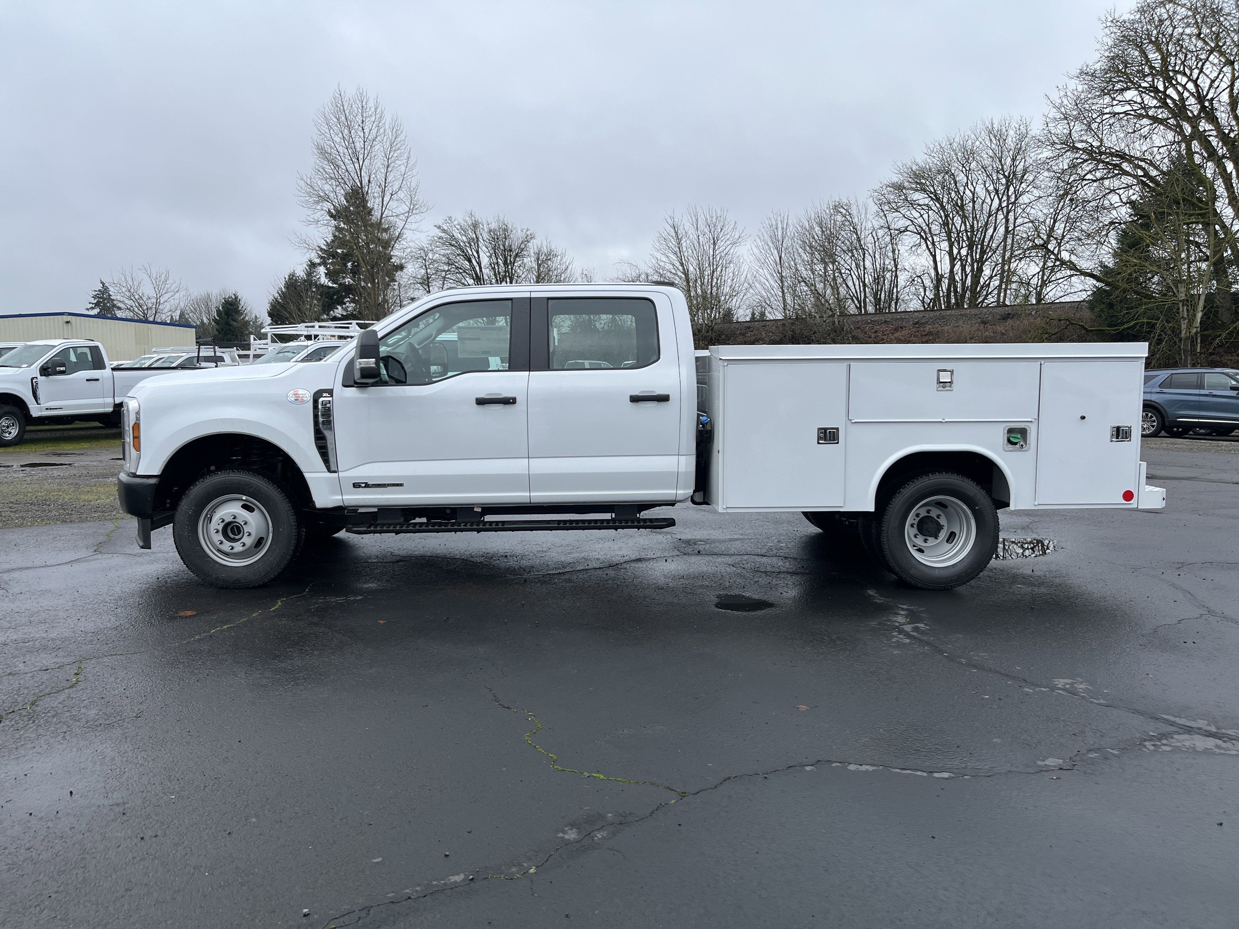 2026 Ford Super Duty F-350 DRW XL 4WD Crew Cab 179 WB 60 CA