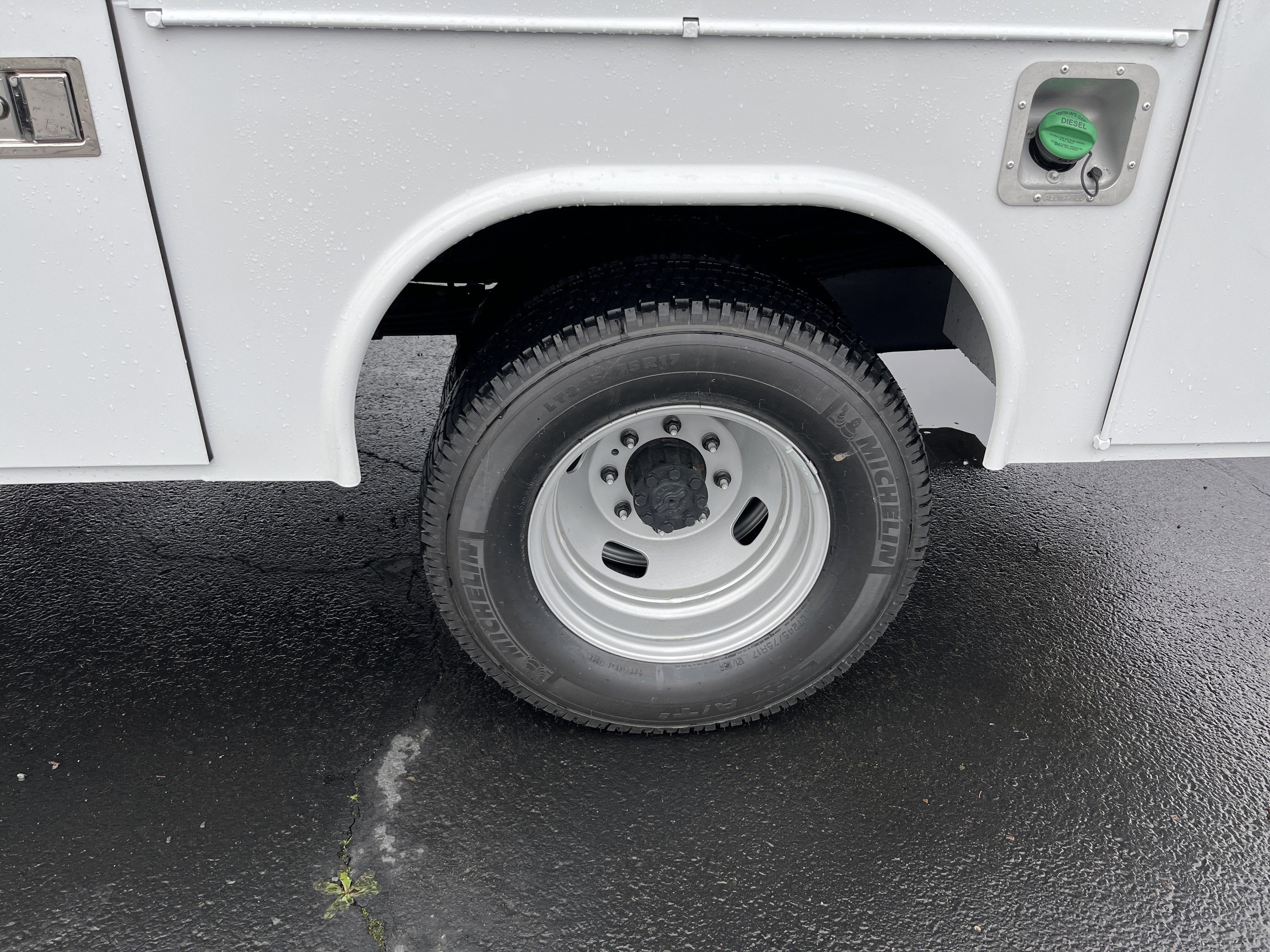 2026 Ford Super Duty F-350 DRW XL 4WD Crew Cab 179 WB 60 CA