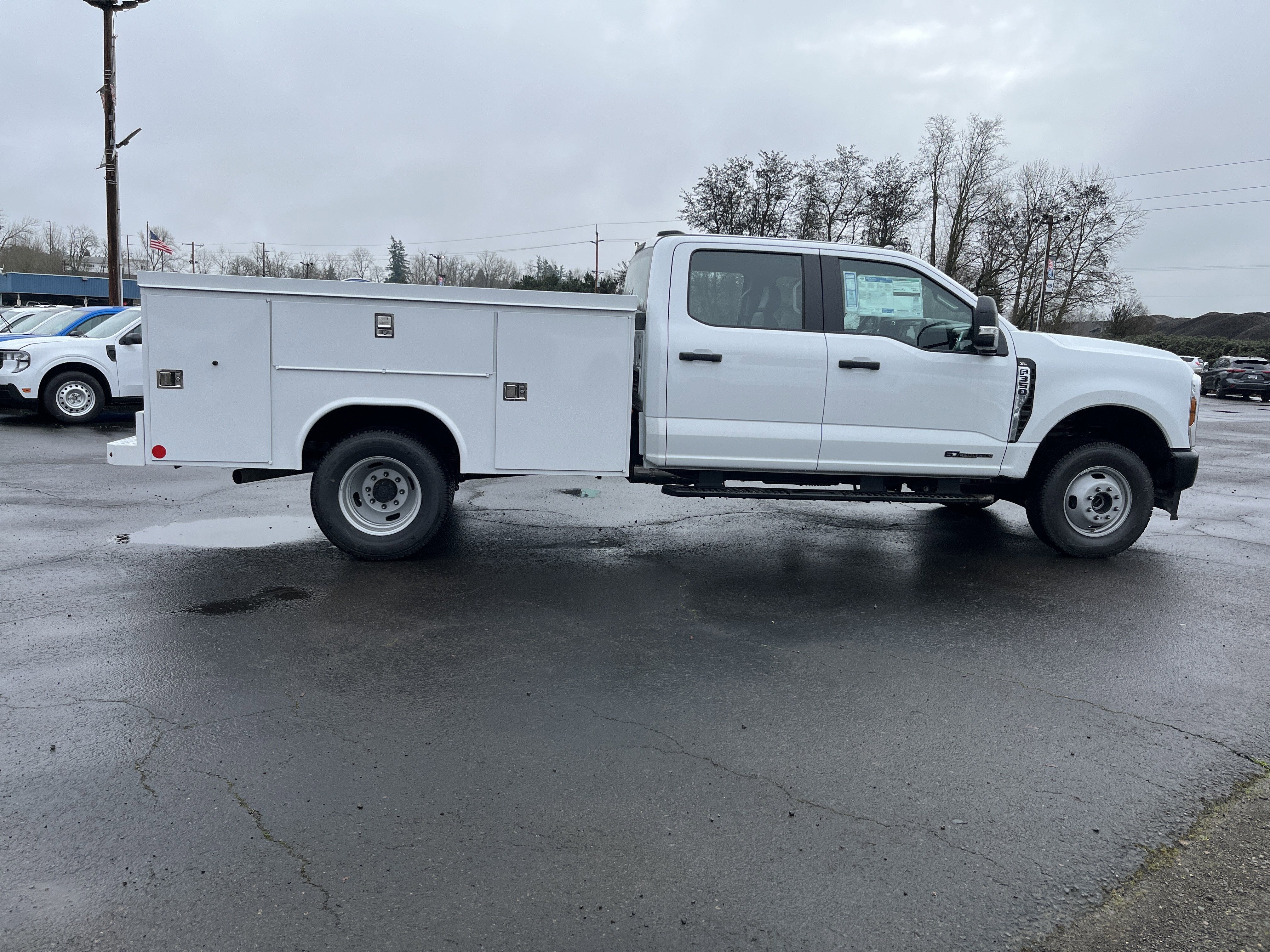 2026 Ford Super Duty F-350 DRW XL 4WD Crew Cab 179 WB 60 CA