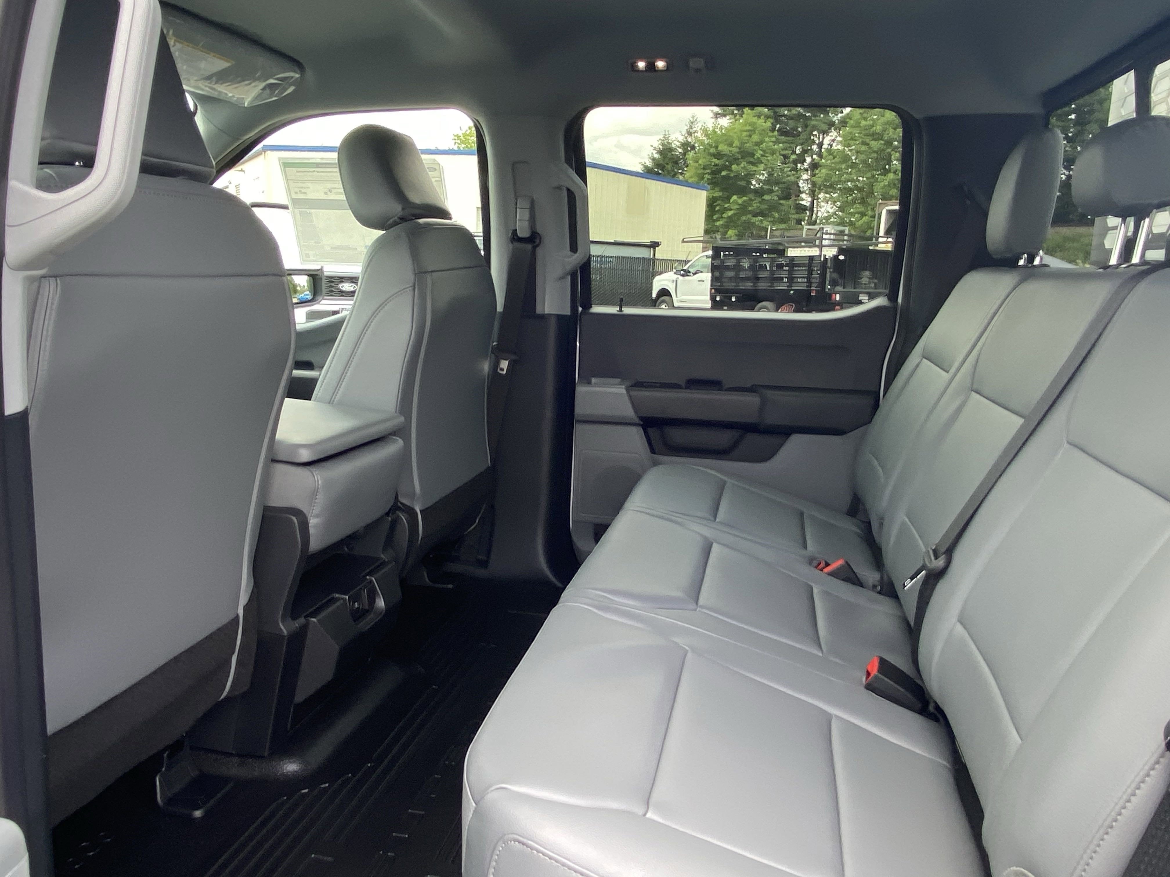 2025 Ford Super Duty F-350 DRW XL 4WD Crew Cab 179 WB 60 CA