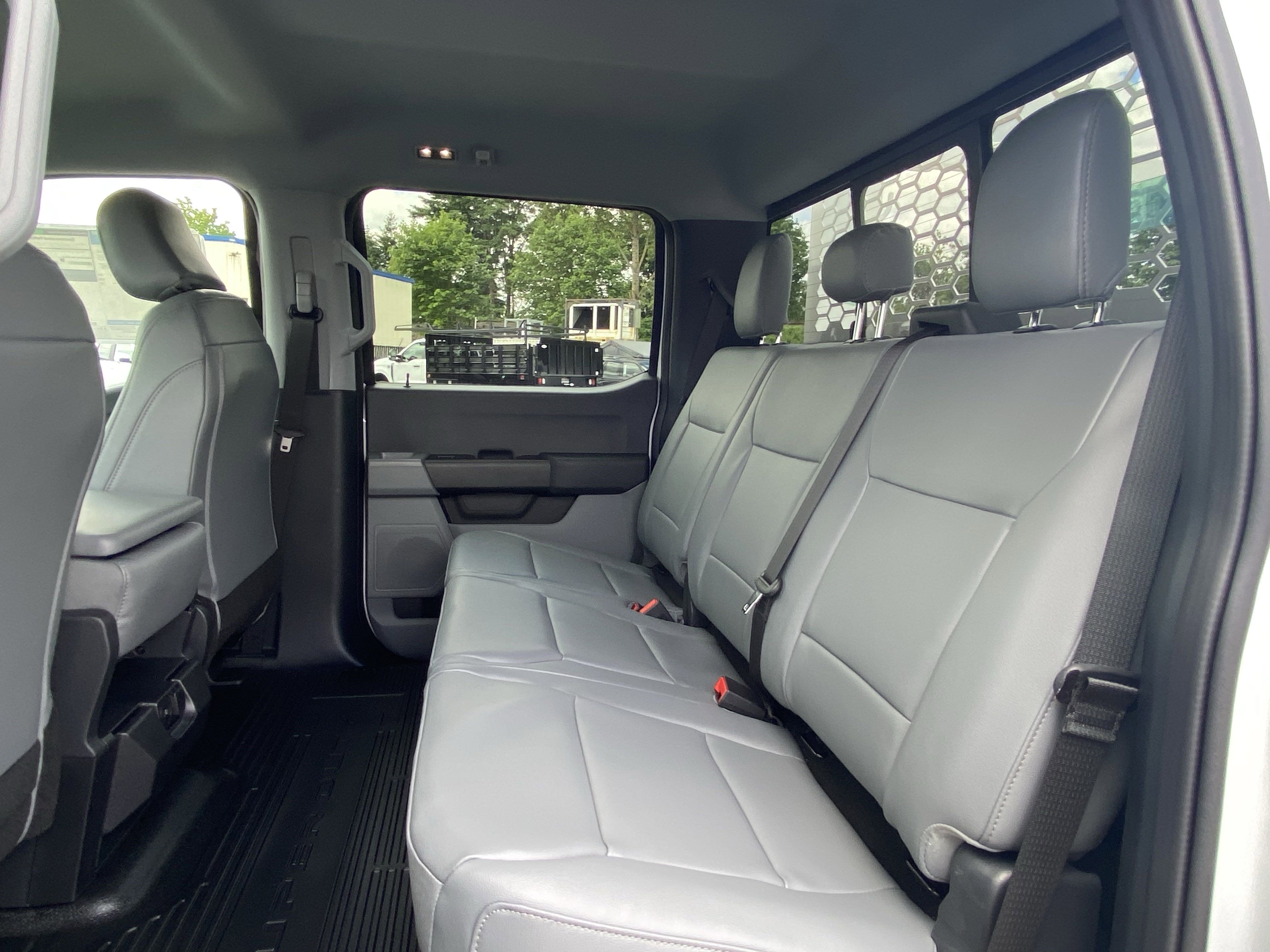 2025 Ford Super Duty F-350 DRW XL 4WD Crew Cab 179 WB 60 CA