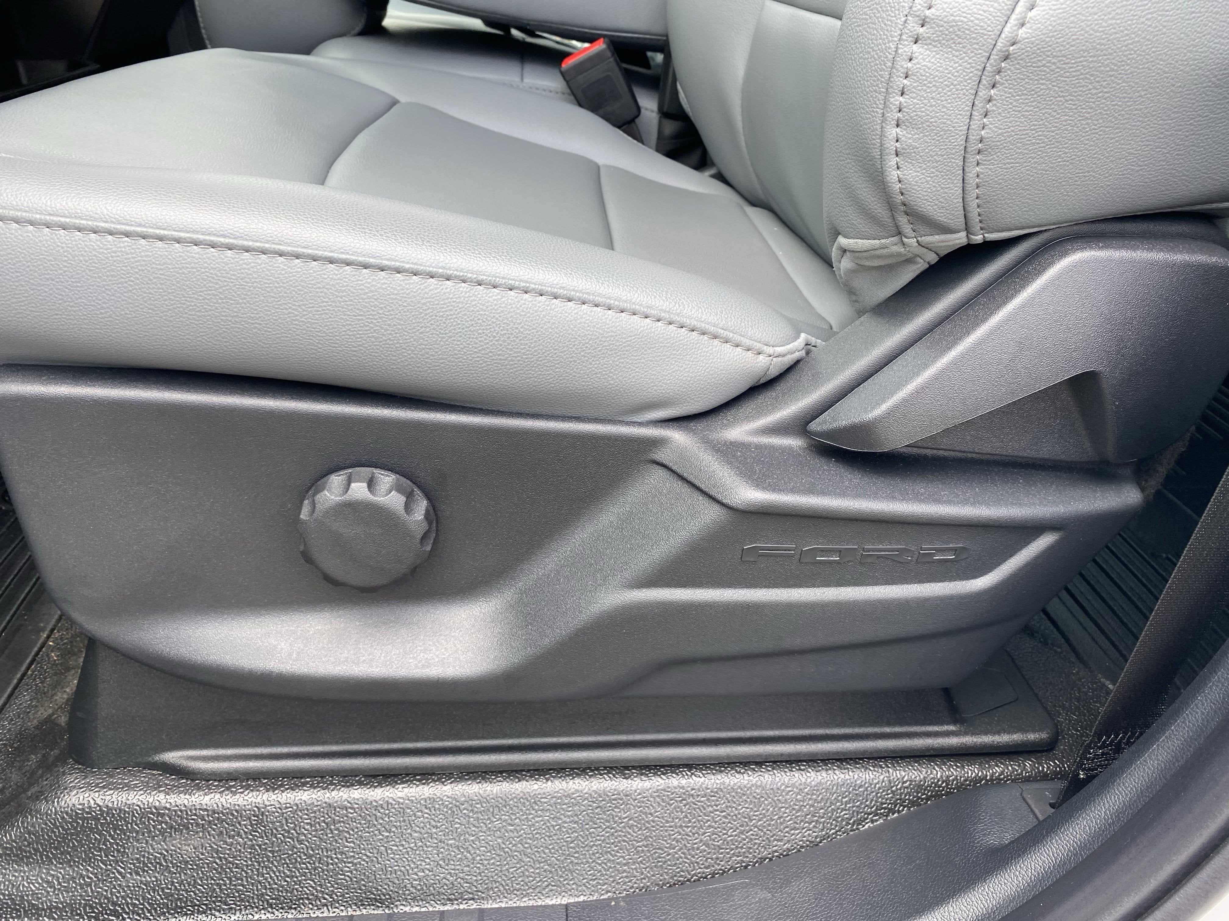 2025 Ford Super Duty F-350 DRW XL 4WD Crew Cab 179 WB 60 CA