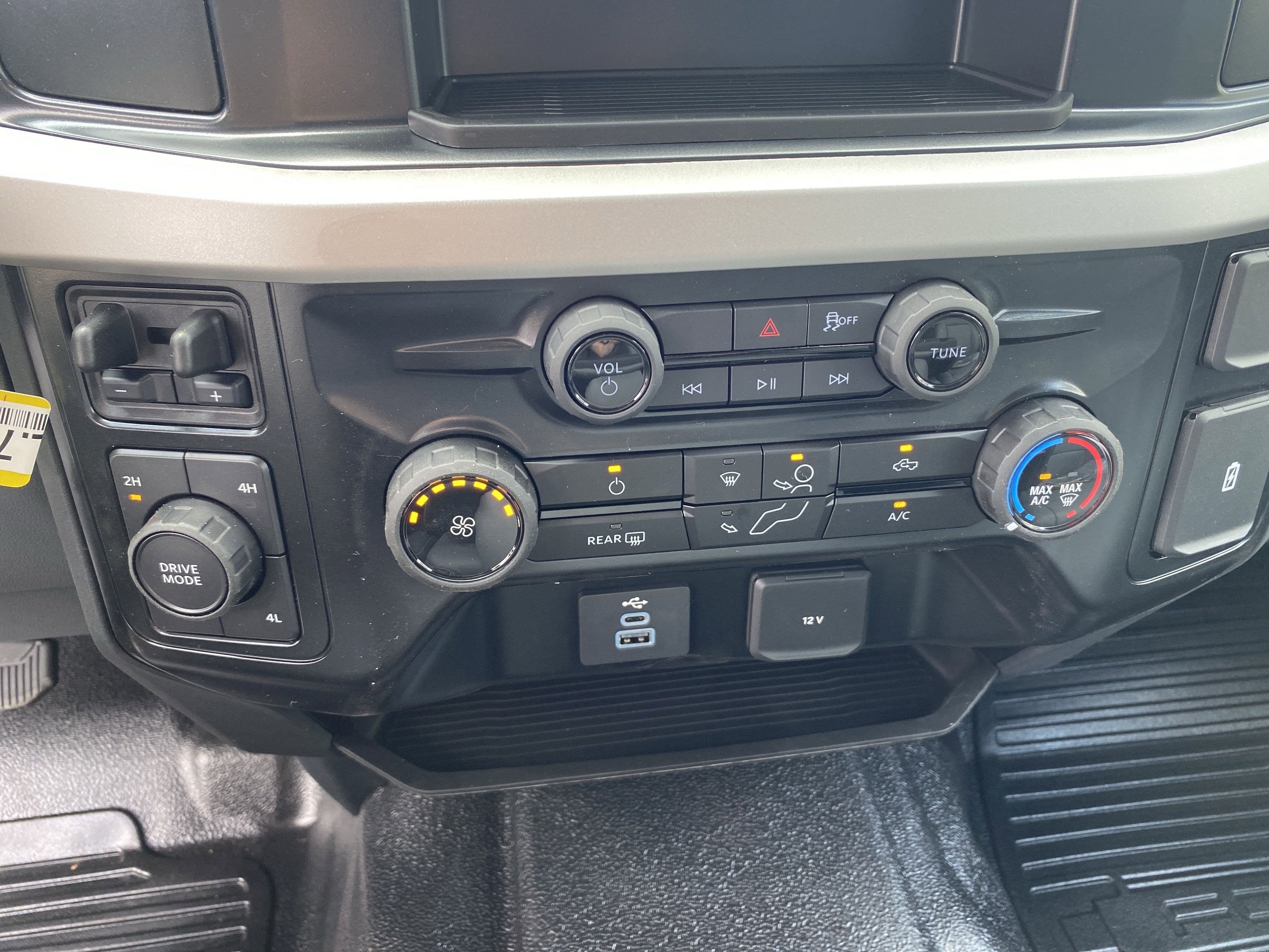 2025 Ford Super Duty F-350 DRW XL 4WD Crew Cab 179 WB 60 CA