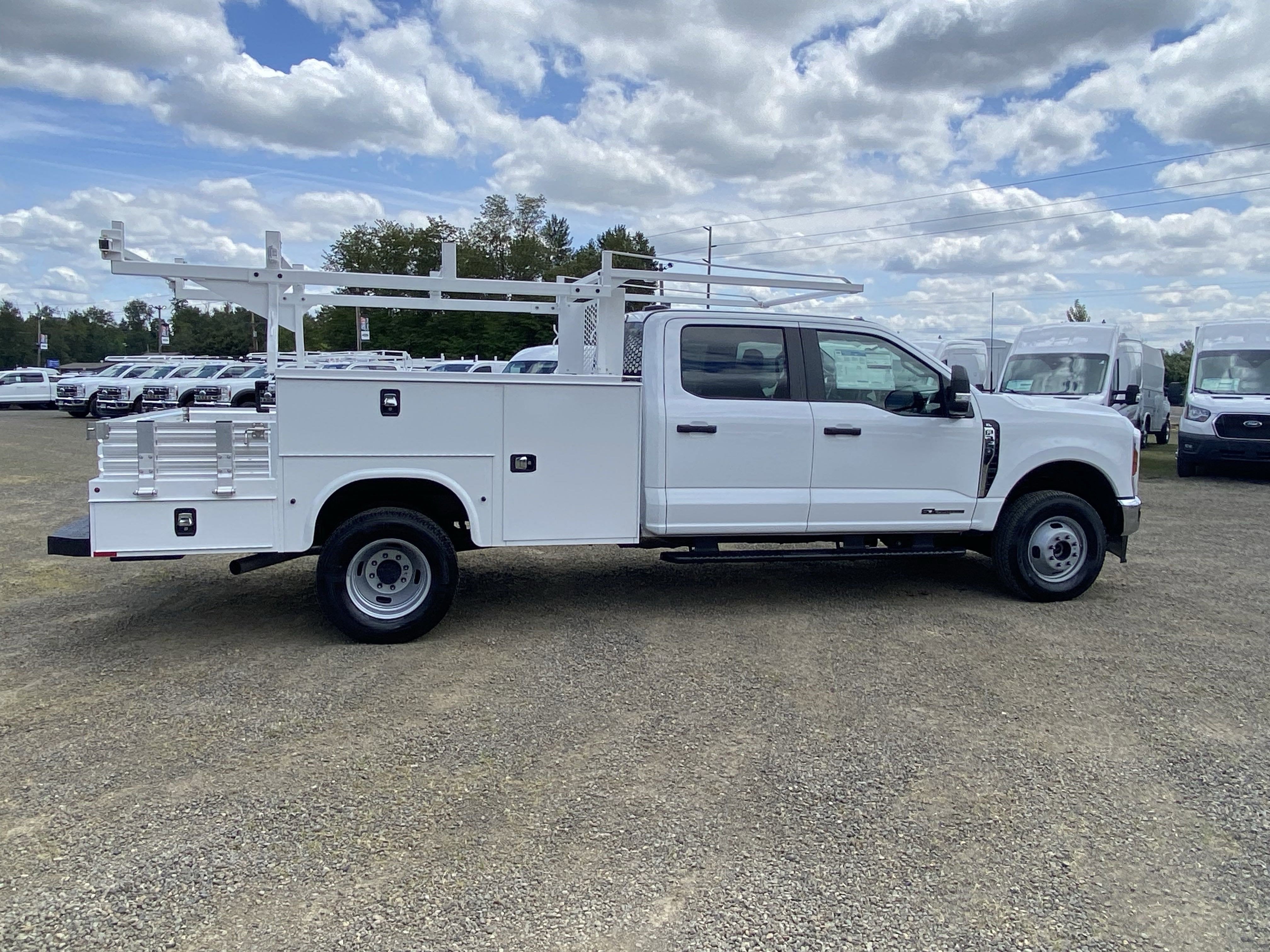2025 Ford Super Duty F-350 DRW XL 4WD Crew Cab 179 WB 60 CA