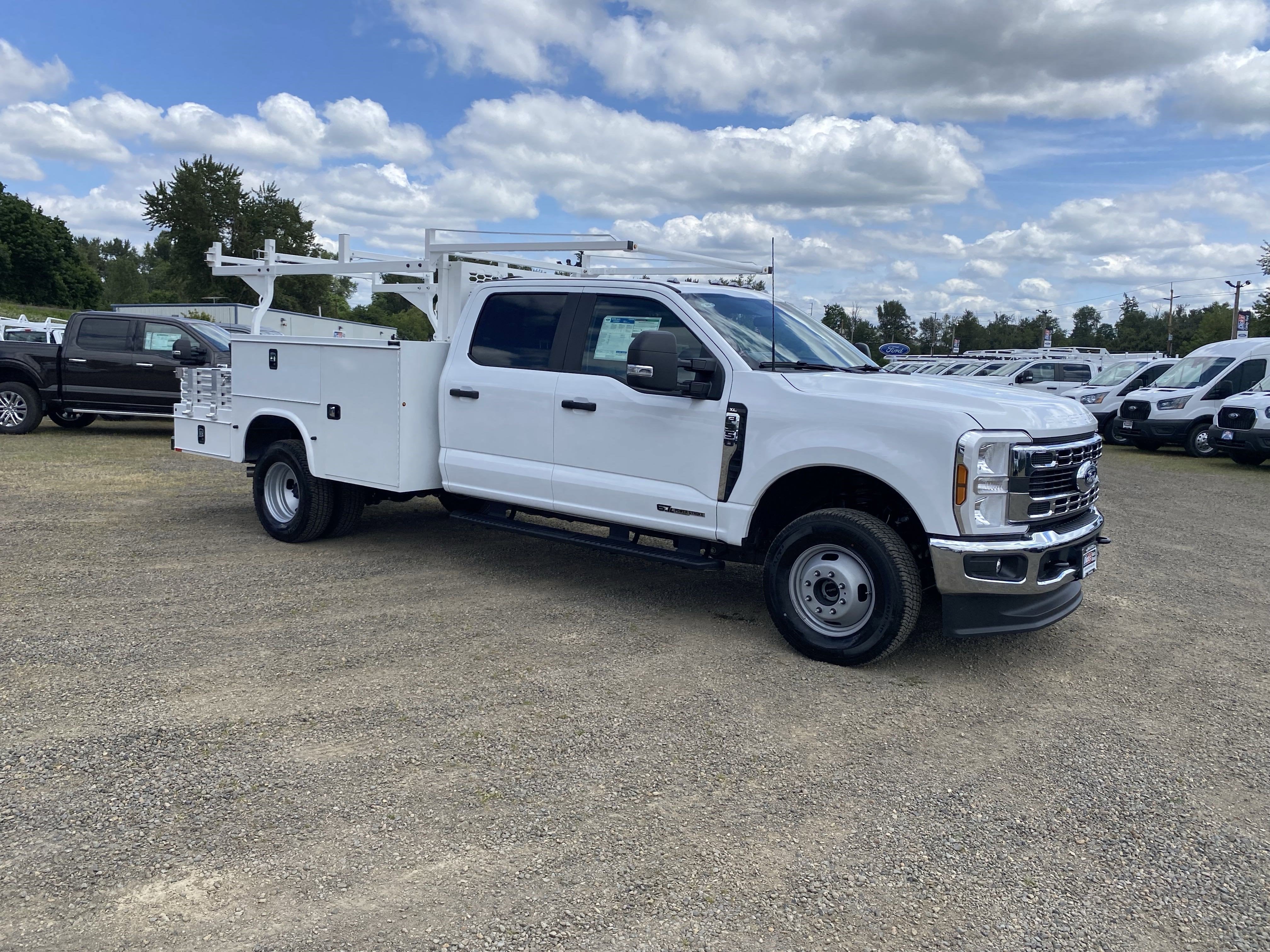 2025 Ford Super Duty F-350 DRW XL 4WD Crew Cab 179 WB 60 CA