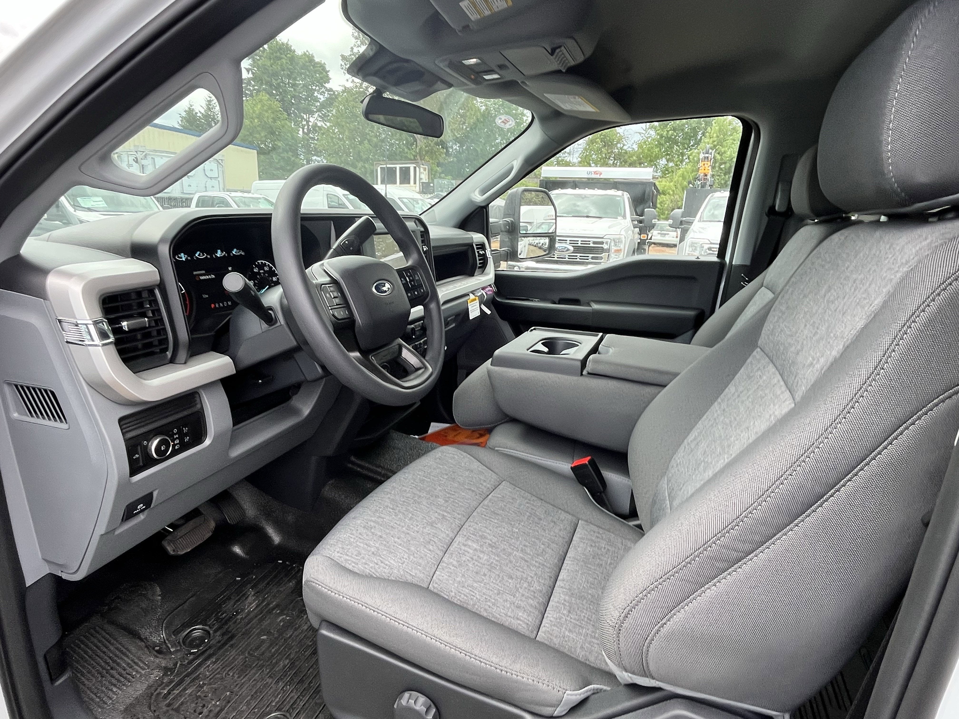 2026 Ford Super Duty F-350 DRW XL 4WD Crew Cab 179 WB 60 CA