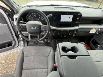 2026 Ford Super Duty F-350 DRW XL 4WD Crew Cab 179 WB 60 CA