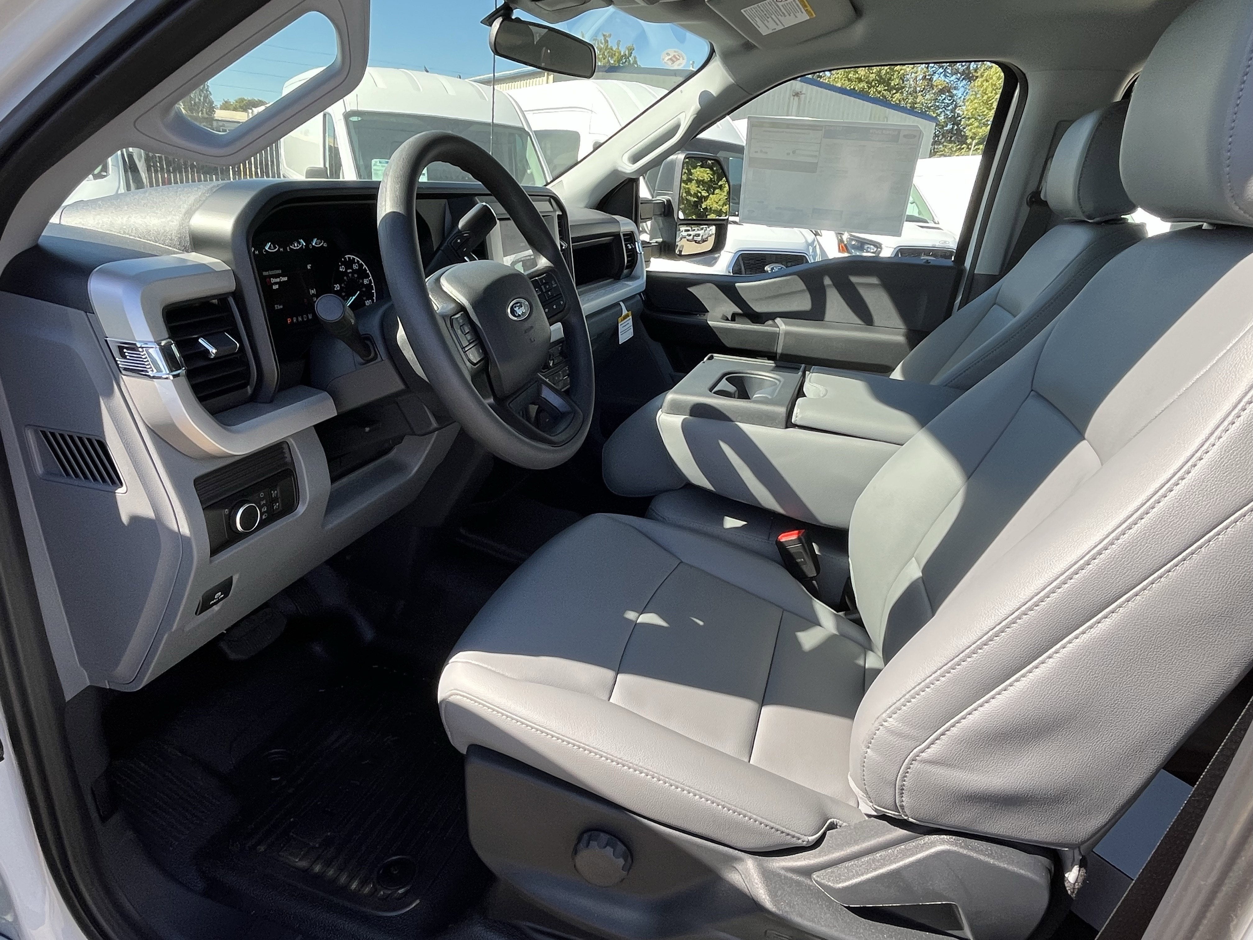 2026 Ford Super Duty F-350 DRW XL 4WD Crew Cab 179 WB 60 CA