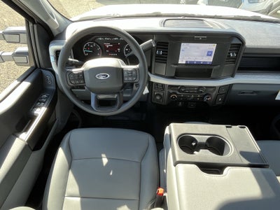 2026 Ford Super Duty F-350 DRW XL 4WD Crew Cab 179 WB 60 CA