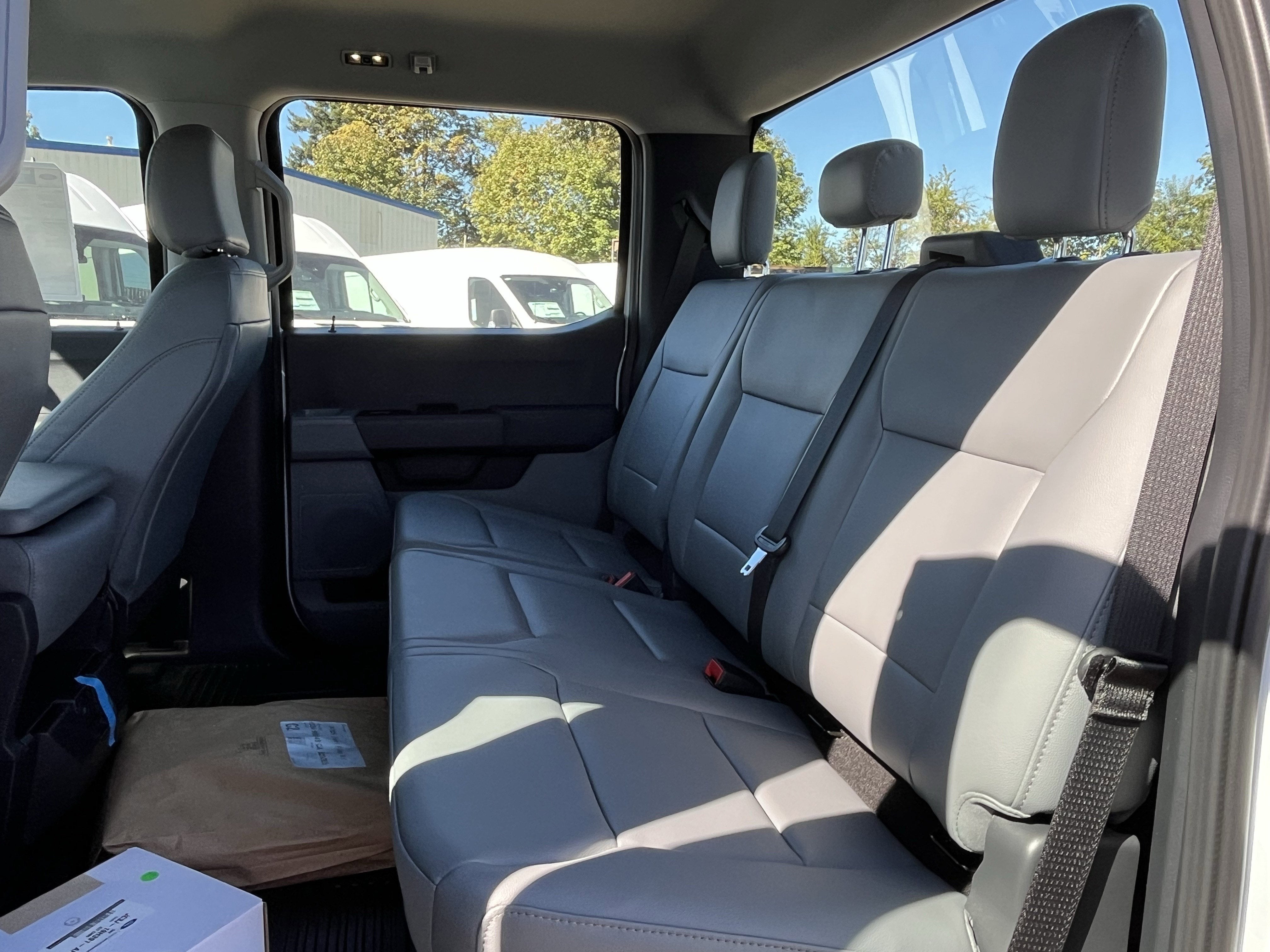 2026 Ford Super Duty F-350 DRW XL 4WD Crew Cab 179 WB 60 CA