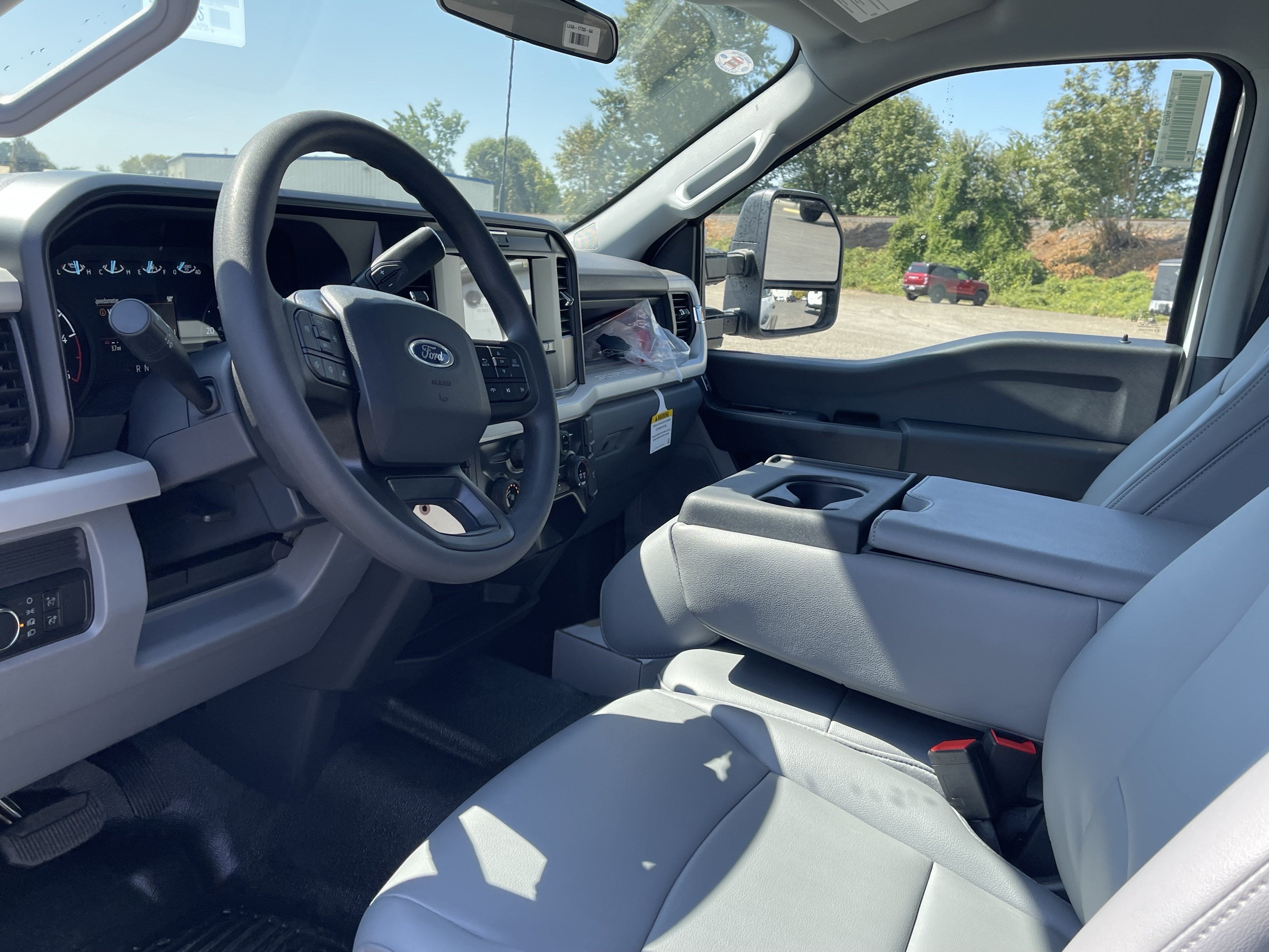 2026 Ford Super Duty F-350 DRW XL 4WD Crew Cab 179 WB 60 CA