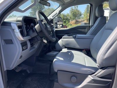 2026 Ford Super Duty F-350 DRW XL 4WD Crew Cab 179 WB 60 CA