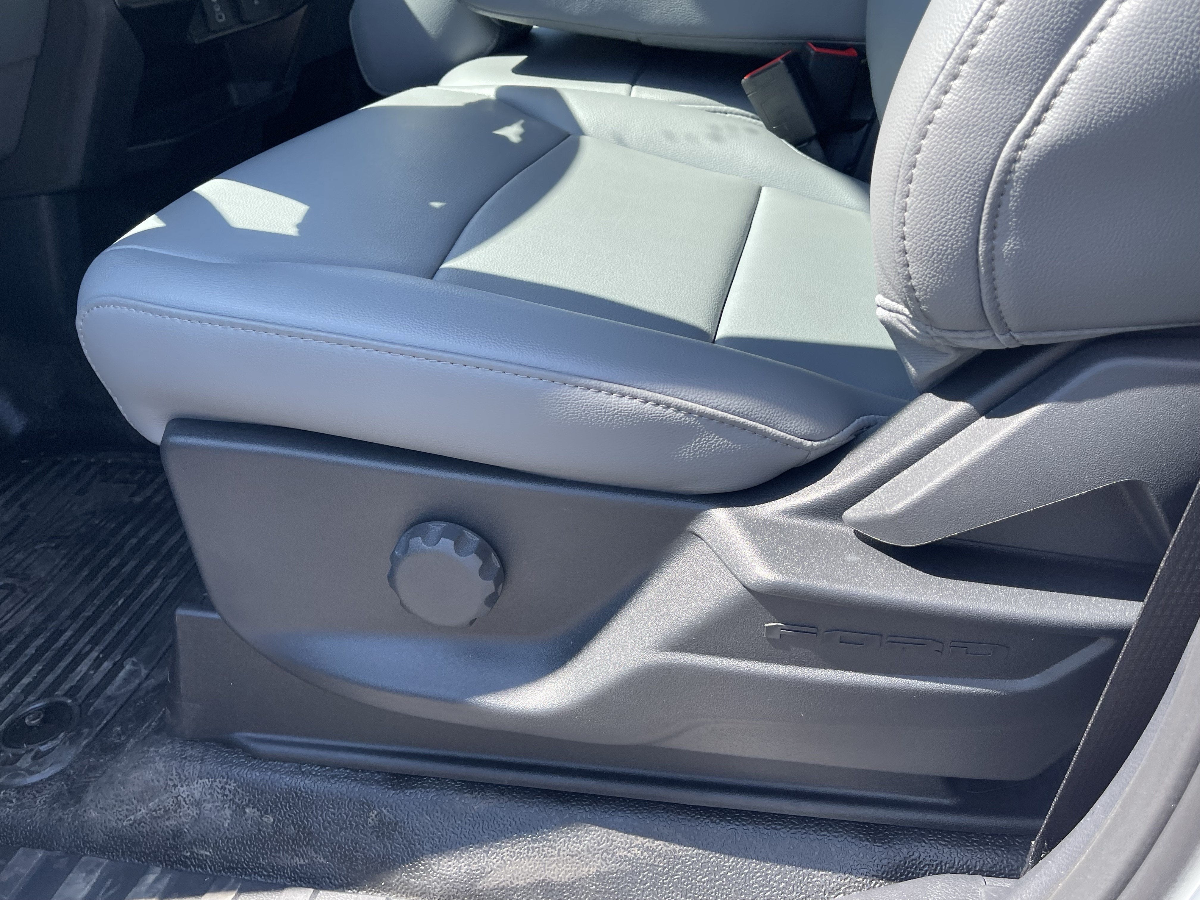 2026 Ford Super Duty F-350 DRW XL 4WD Crew Cab 179 WB 60 CA