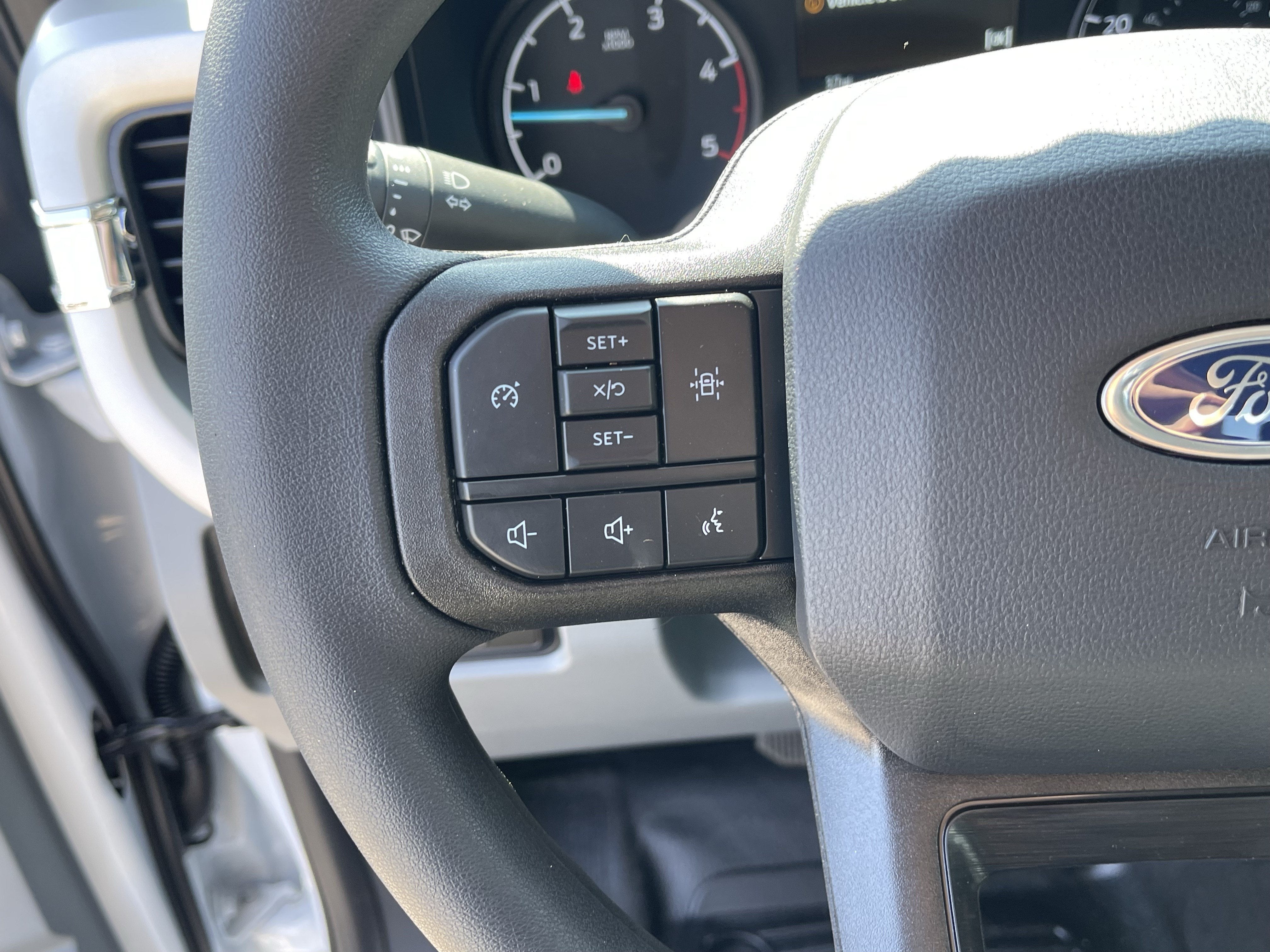 2026 Ford Super Duty F-350 DRW XL 4WD Crew Cab 179 WB 60 CA