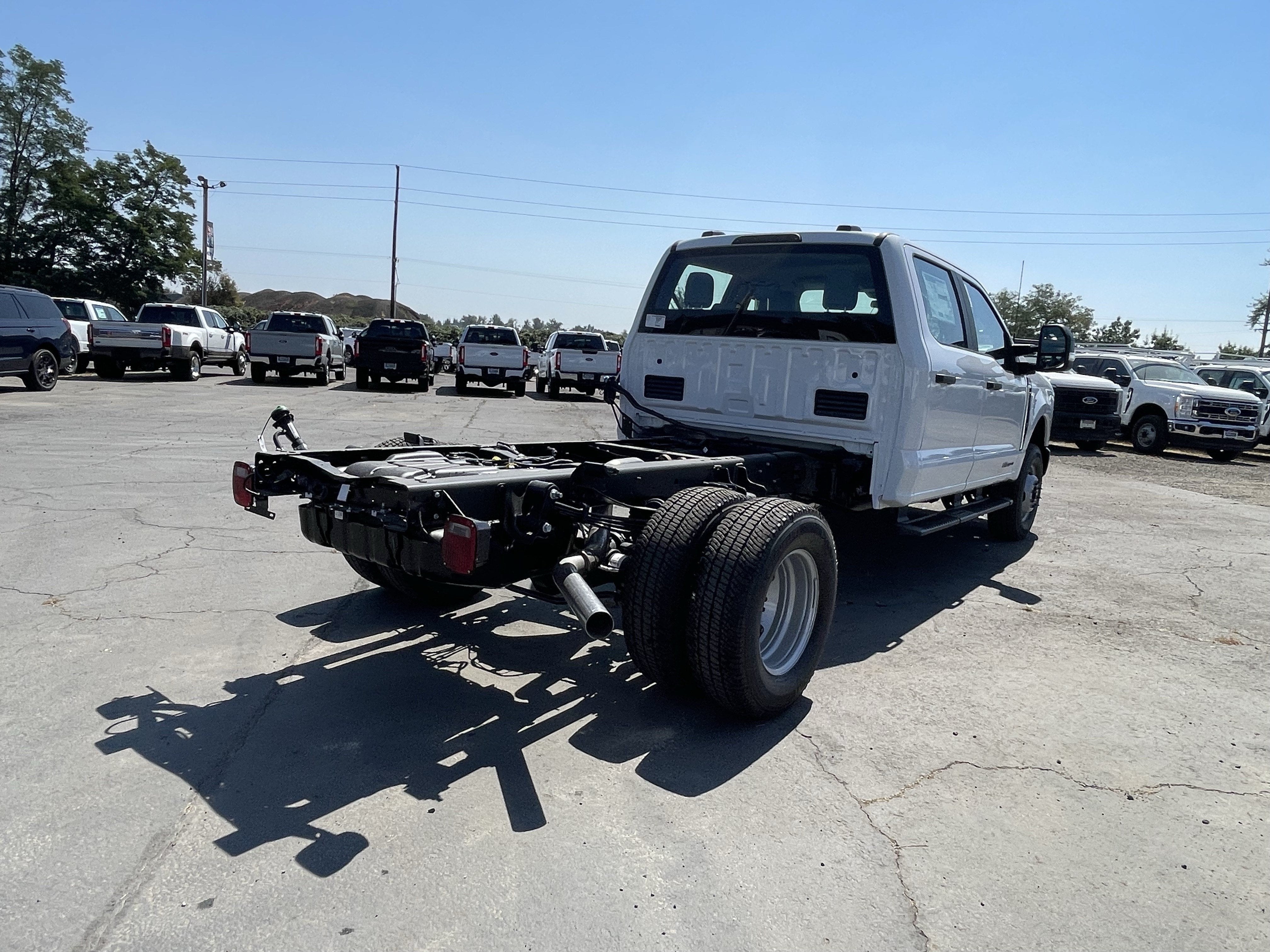 2026 Ford Super Duty F-350 DRW XL 4WD Crew Cab 179 WB 60 CA