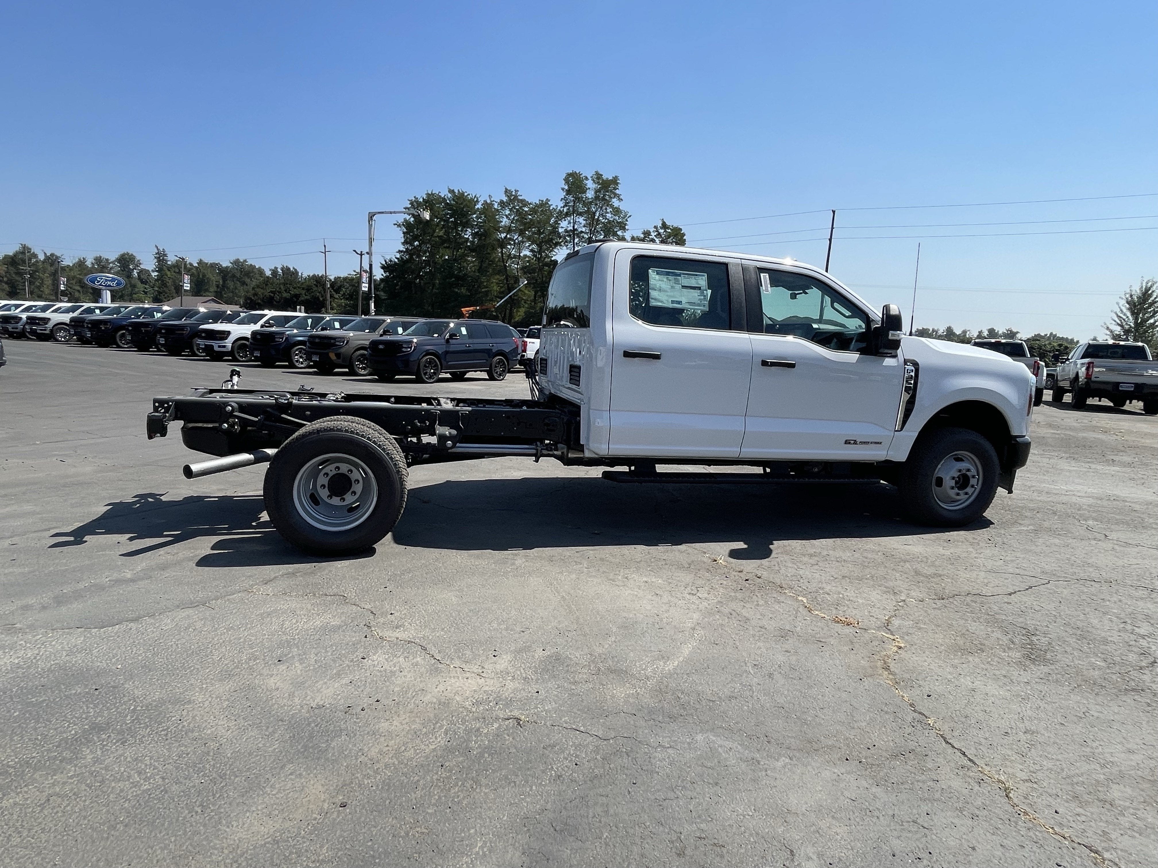 2026 Ford Super Duty F-350 DRW XL 4WD Crew Cab 179 WB 60 CA