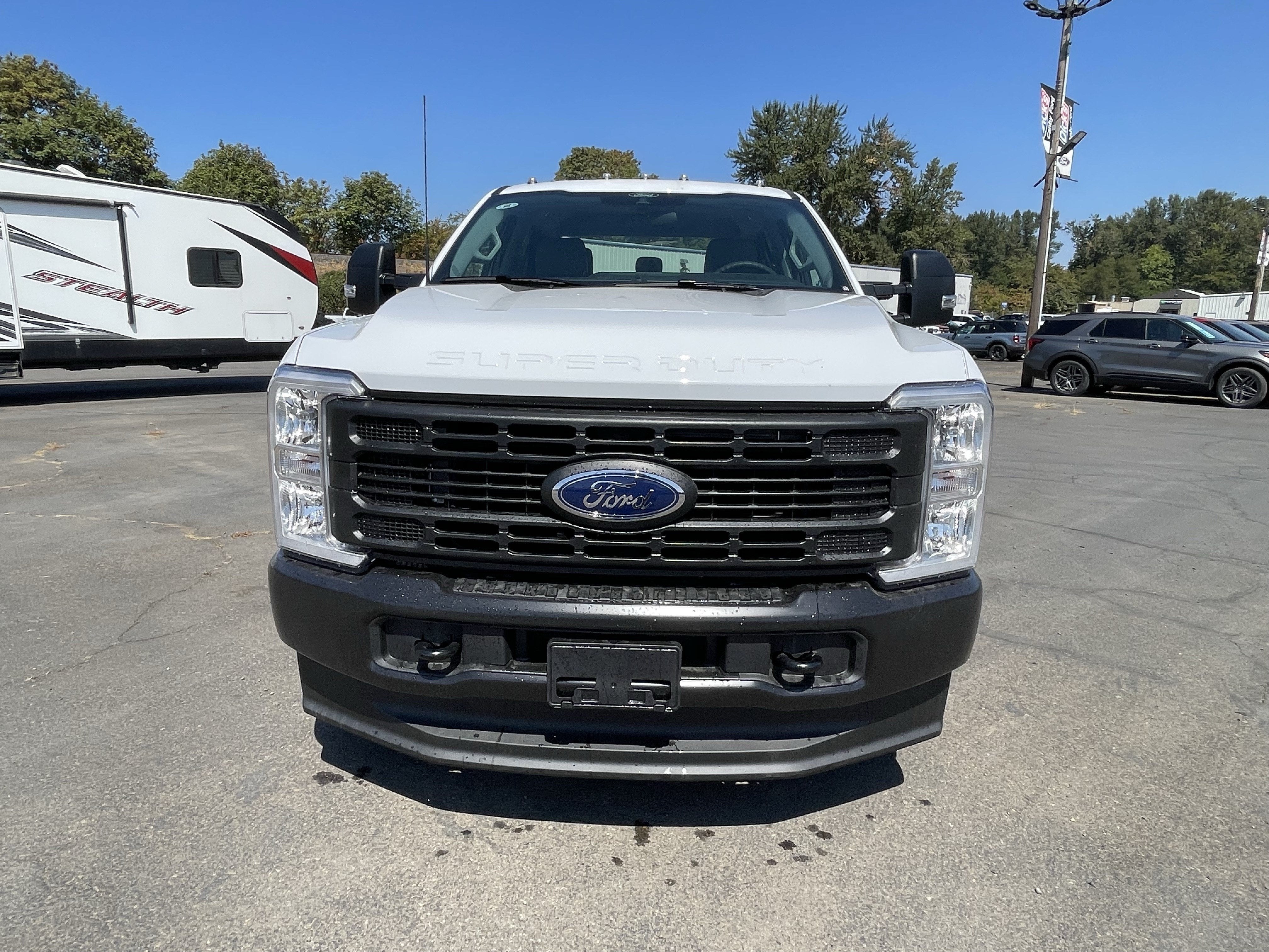 2026 Ford Super Duty F-350 DRW XL 4WD Crew Cab 179 WB 60 CA