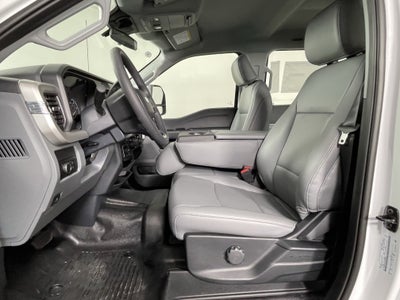 2026 Ford Super Duty F-350 DRW XL 4WD Crew Cab 179 WB 60 CA