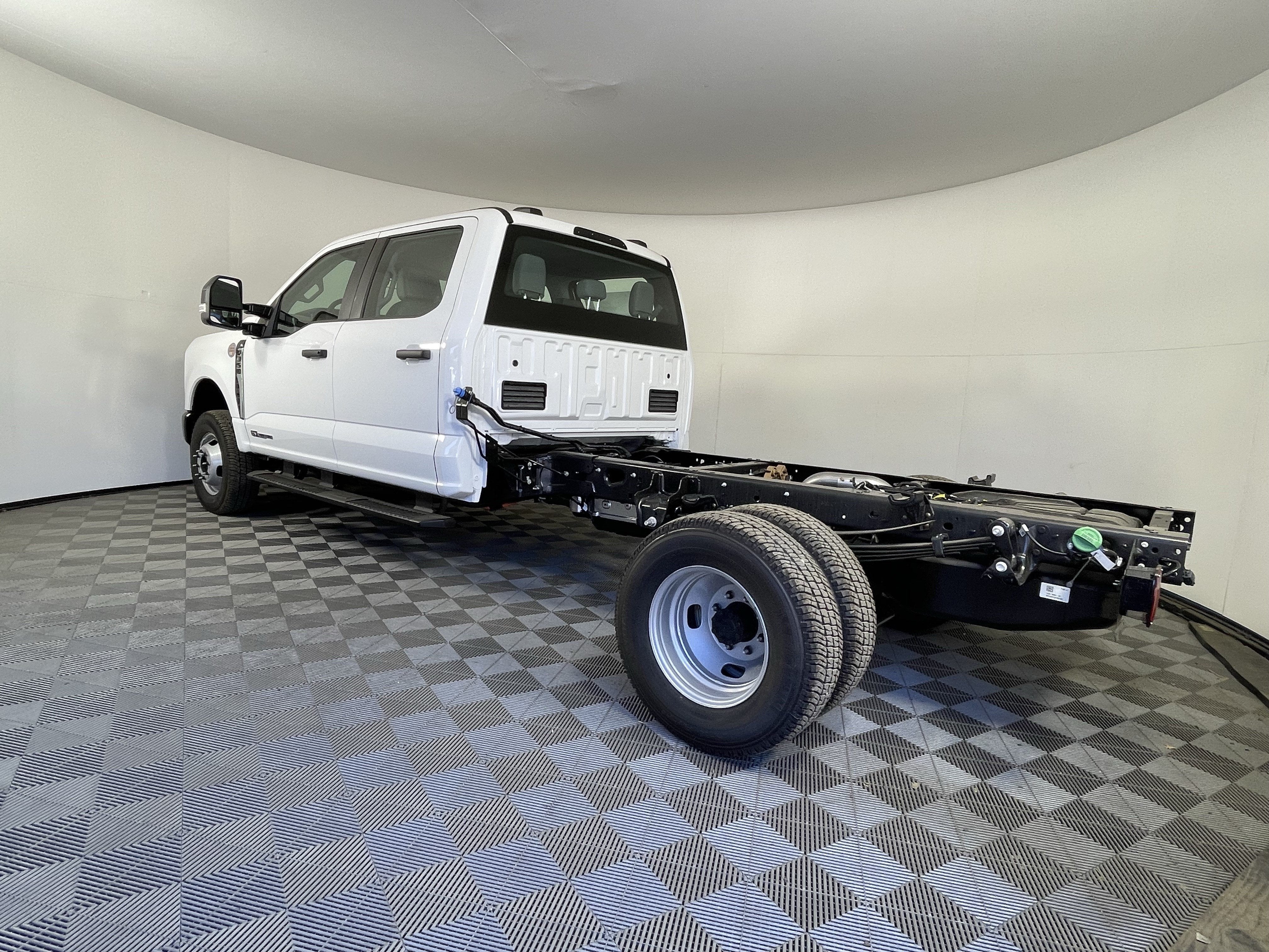 2026 Ford Super Duty F-350 DRW XL 4WD Crew Cab 179 WB 60 CA