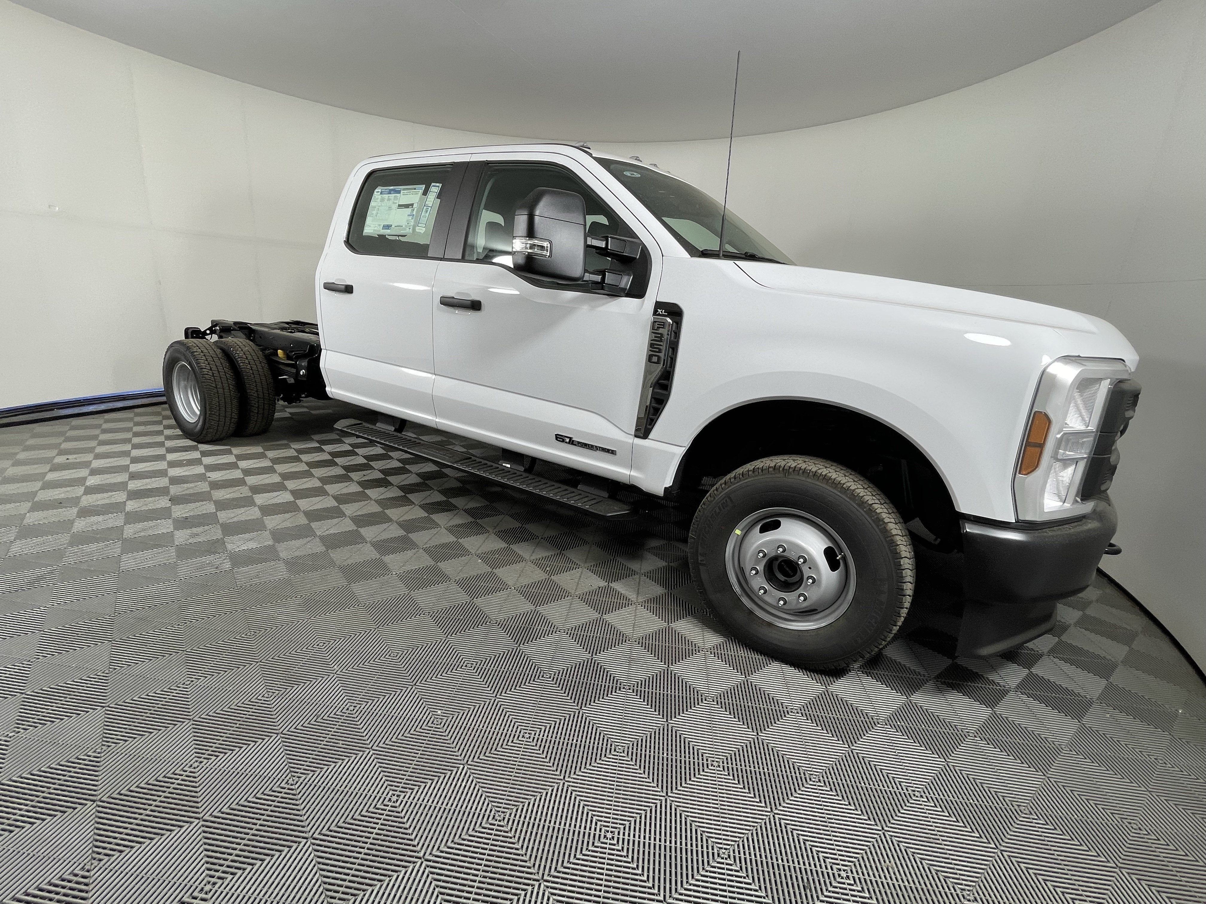 2026 Ford Super Duty F-350 DRW XL 4WD Crew Cab 179 WB 60 CA