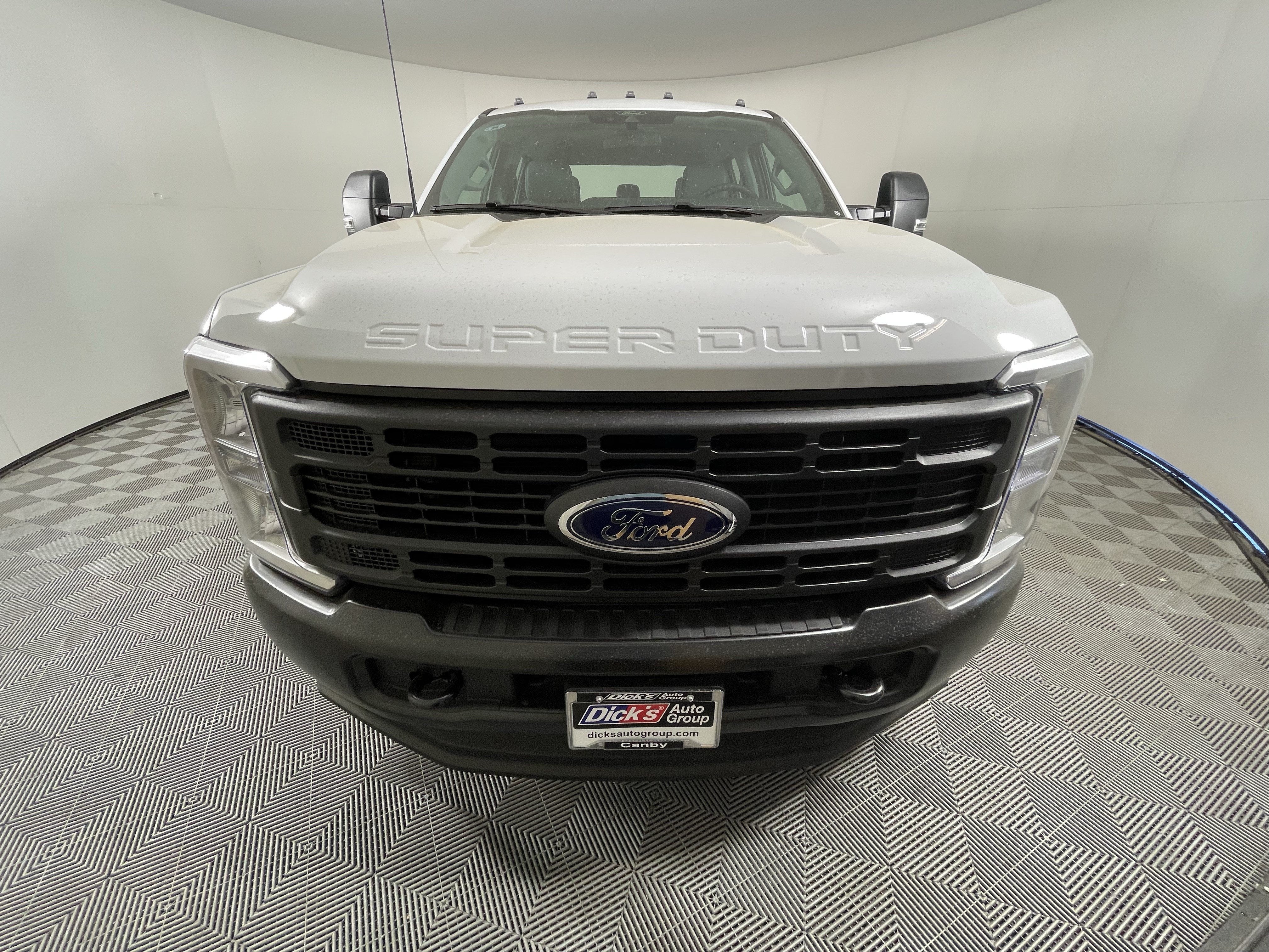 2026 Ford Super Duty F-350 DRW XL 4WD Crew Cab 179 WB 60 CA