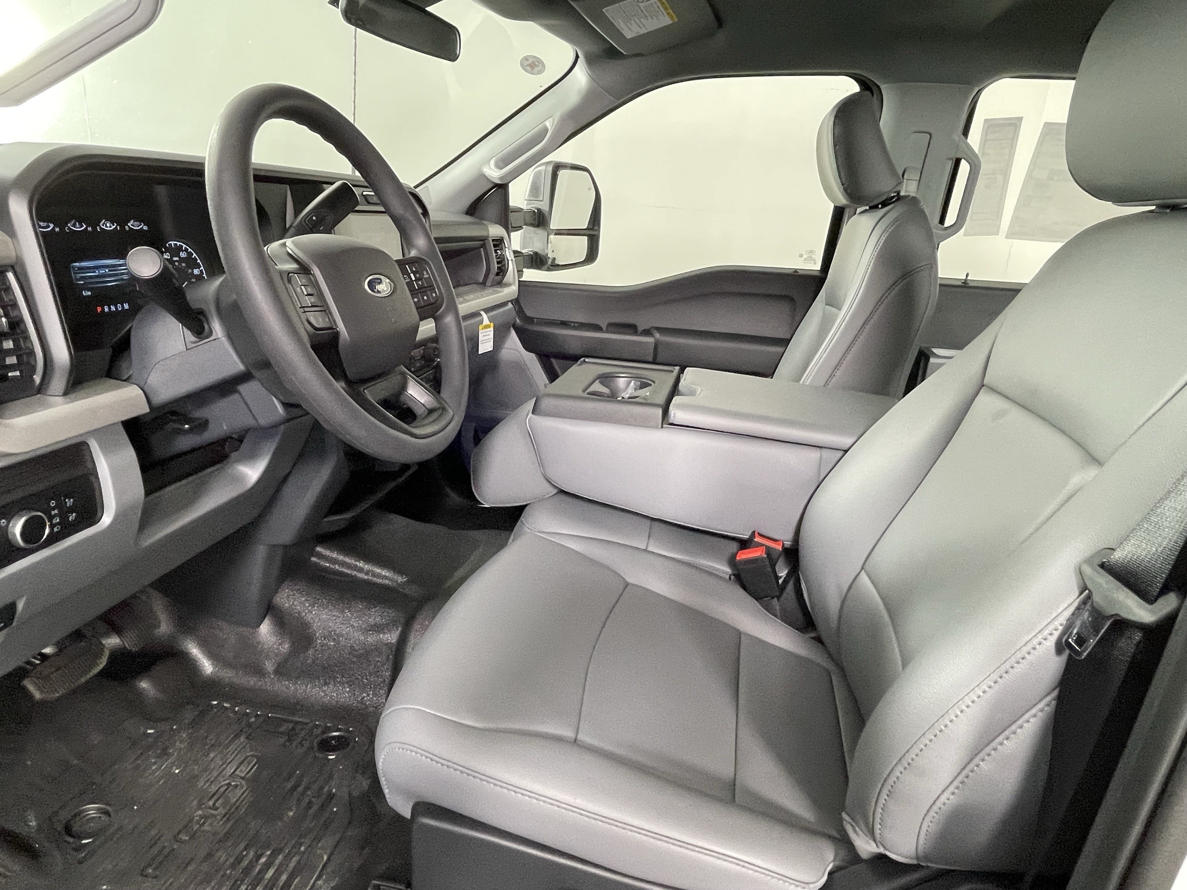 2026 Ford Super Duty F-350 DRW XL 4WD Crew Cab 179 WB 60 CA