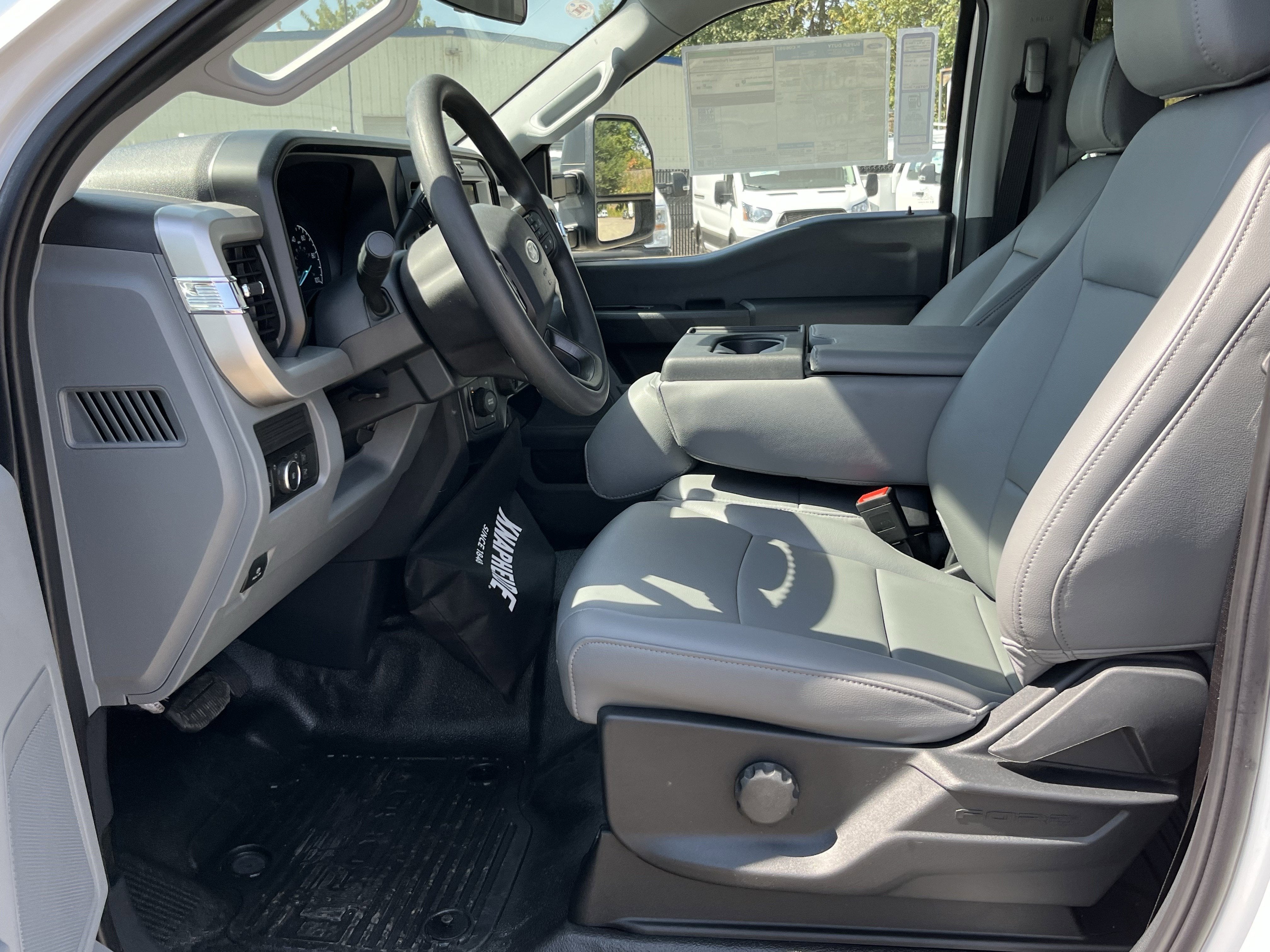 2025 Ford Super Duty F-350 DRW XL