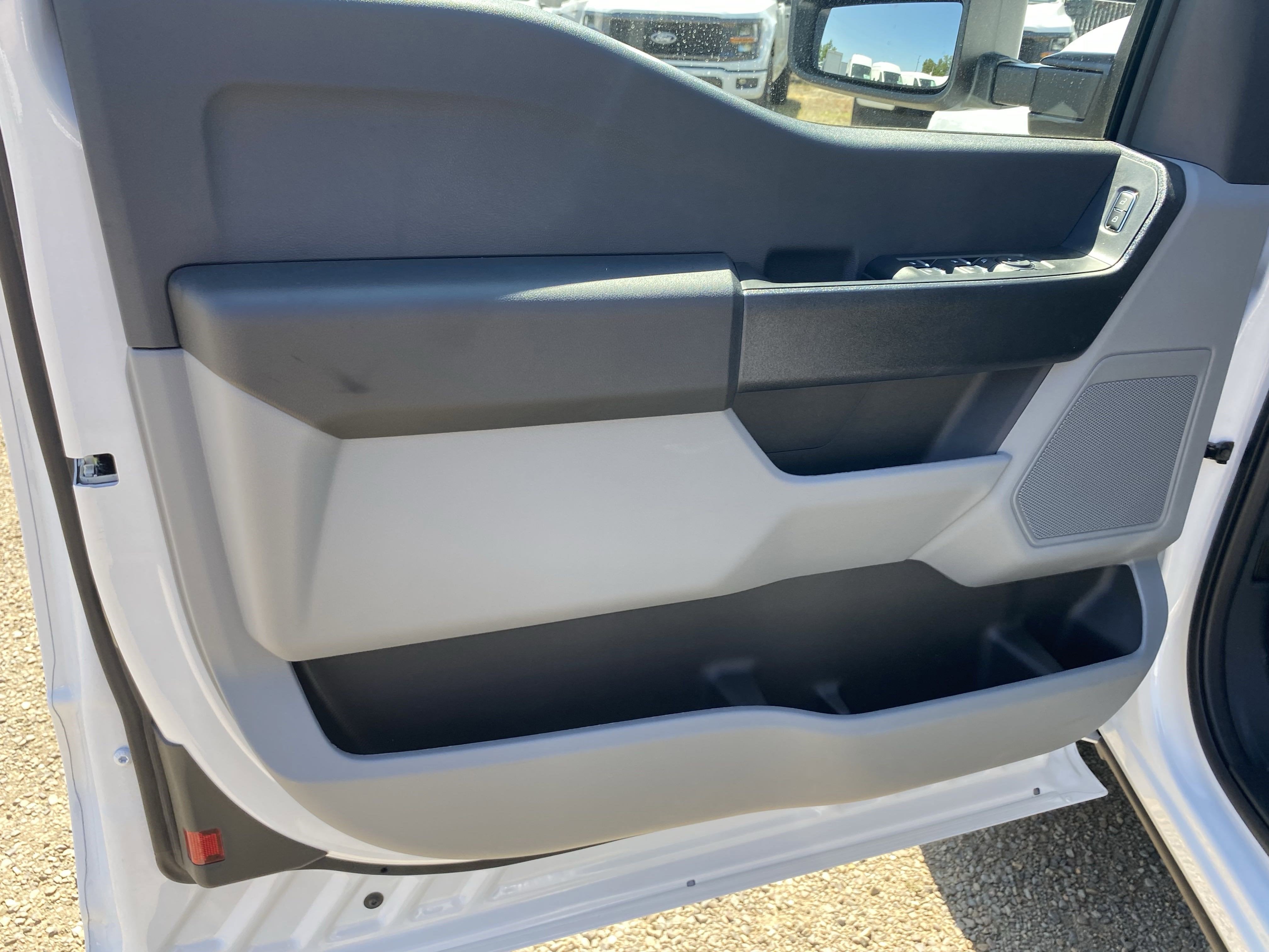 2025 Ford Super Duty F-350 DRW XL 4WD SuperCab 168 WB 60 CA