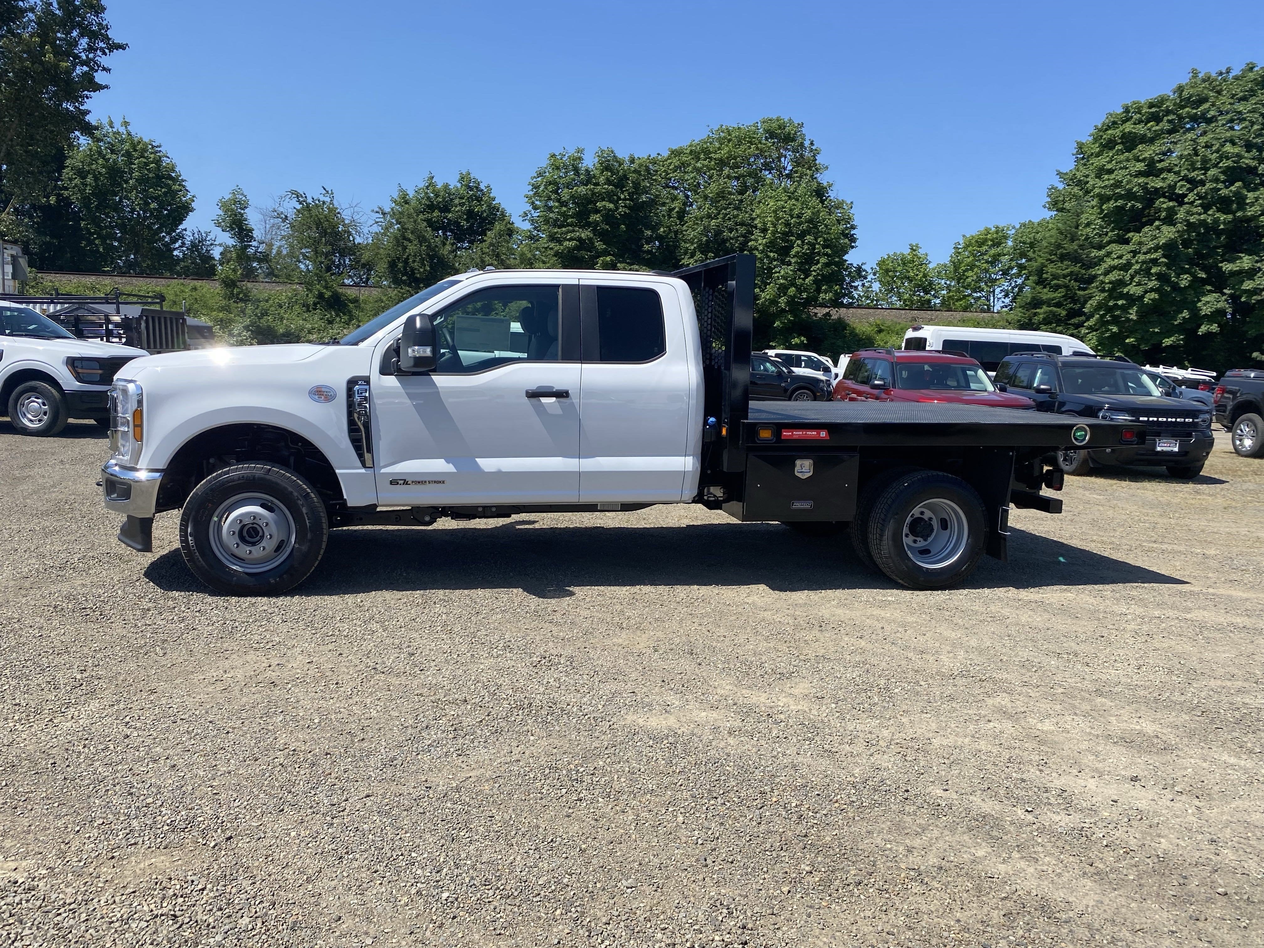 2025 Ford Super Duty F-350 DRW XL 4WD SuperCab 168 WB 60 CA