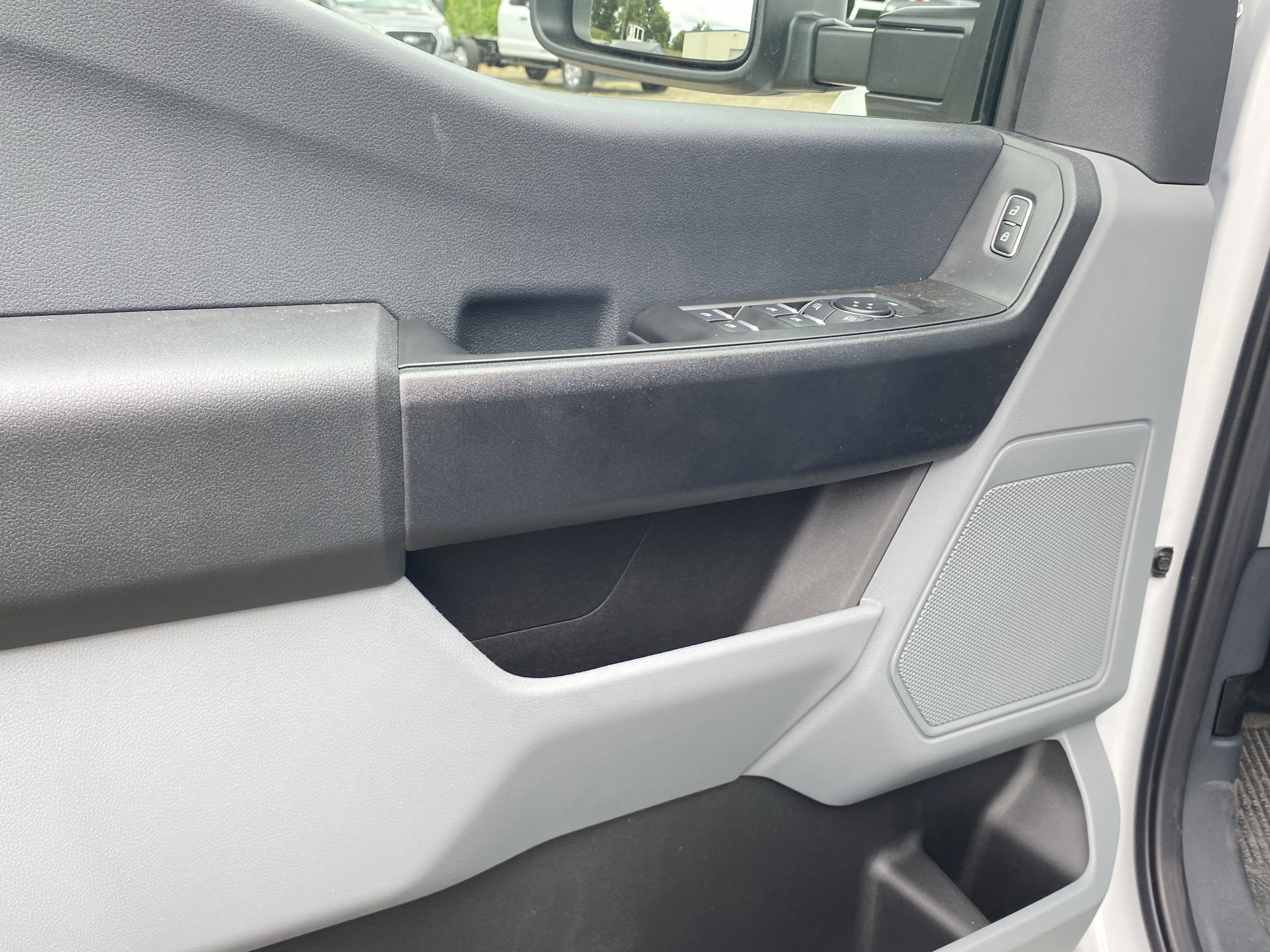 2025 Ford Super Duty F-350 DRW XL 4WD SuperCab 168 WB 60 CA