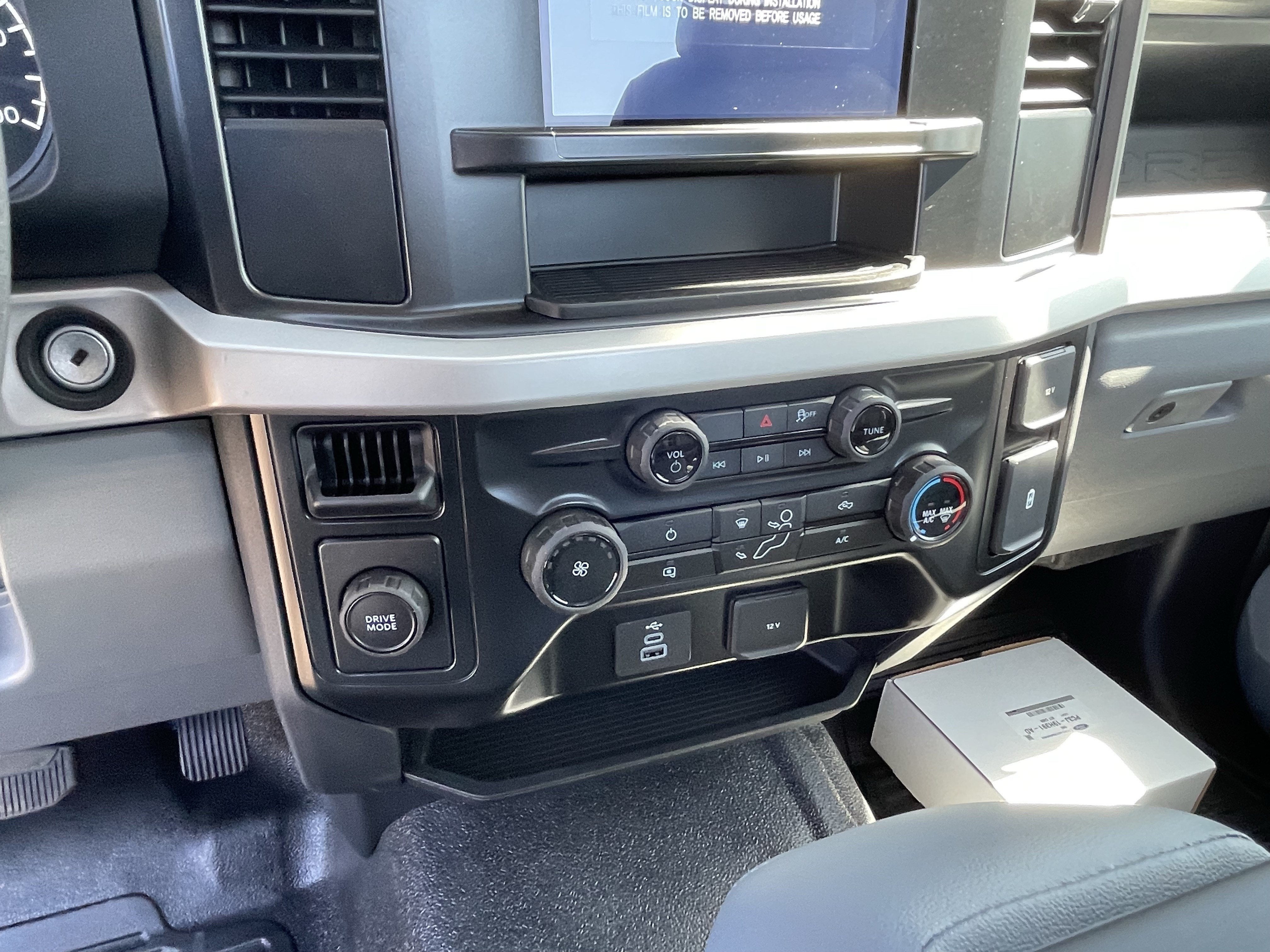 2026 Ford Super Duty F-550 DRW XL 2WD Reg Cab 169 WB 84 CA