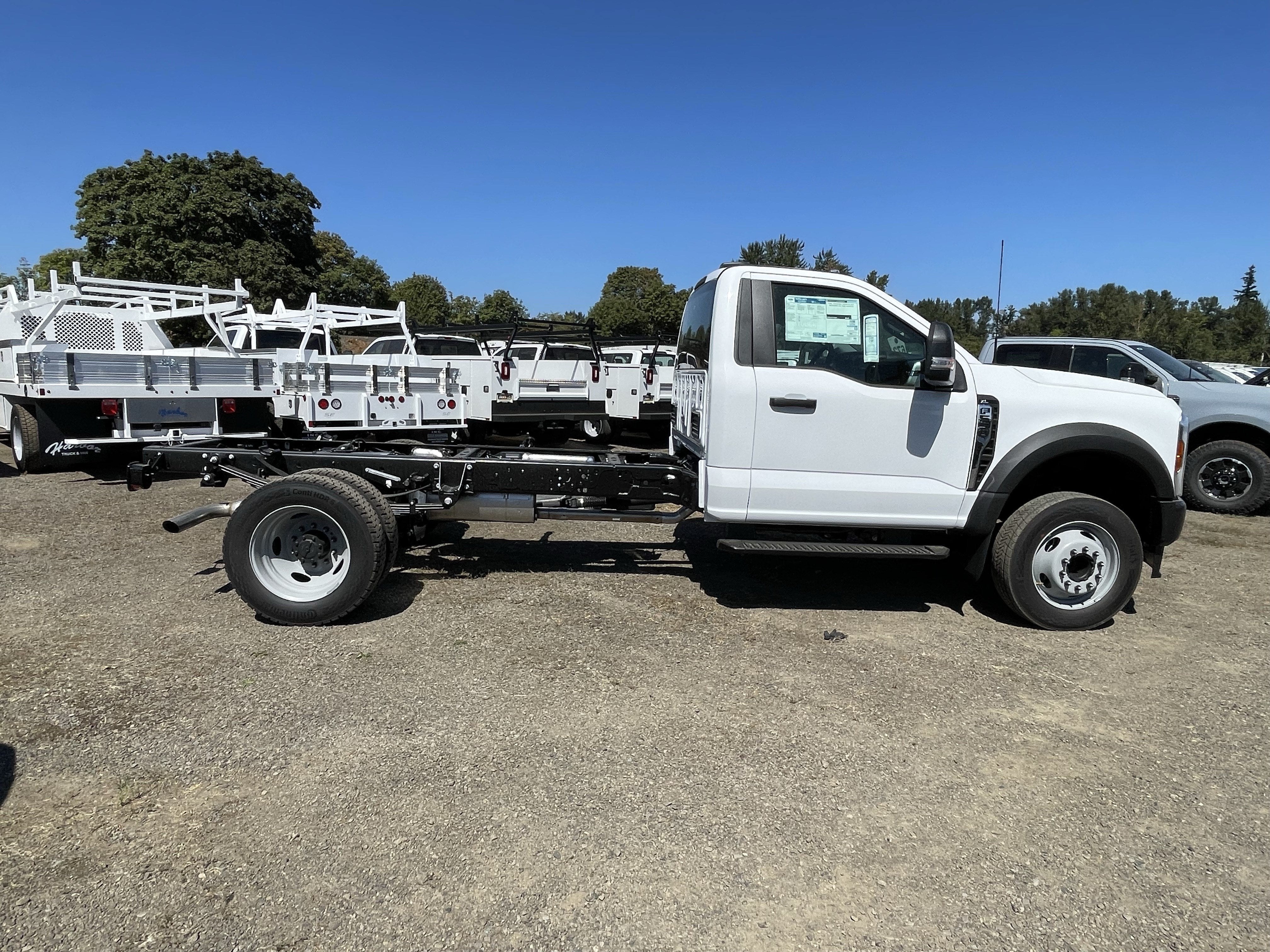 2026 Ford Super Duty F-550 DRW XL 2WD Reg Cab 169 WB 84 CA