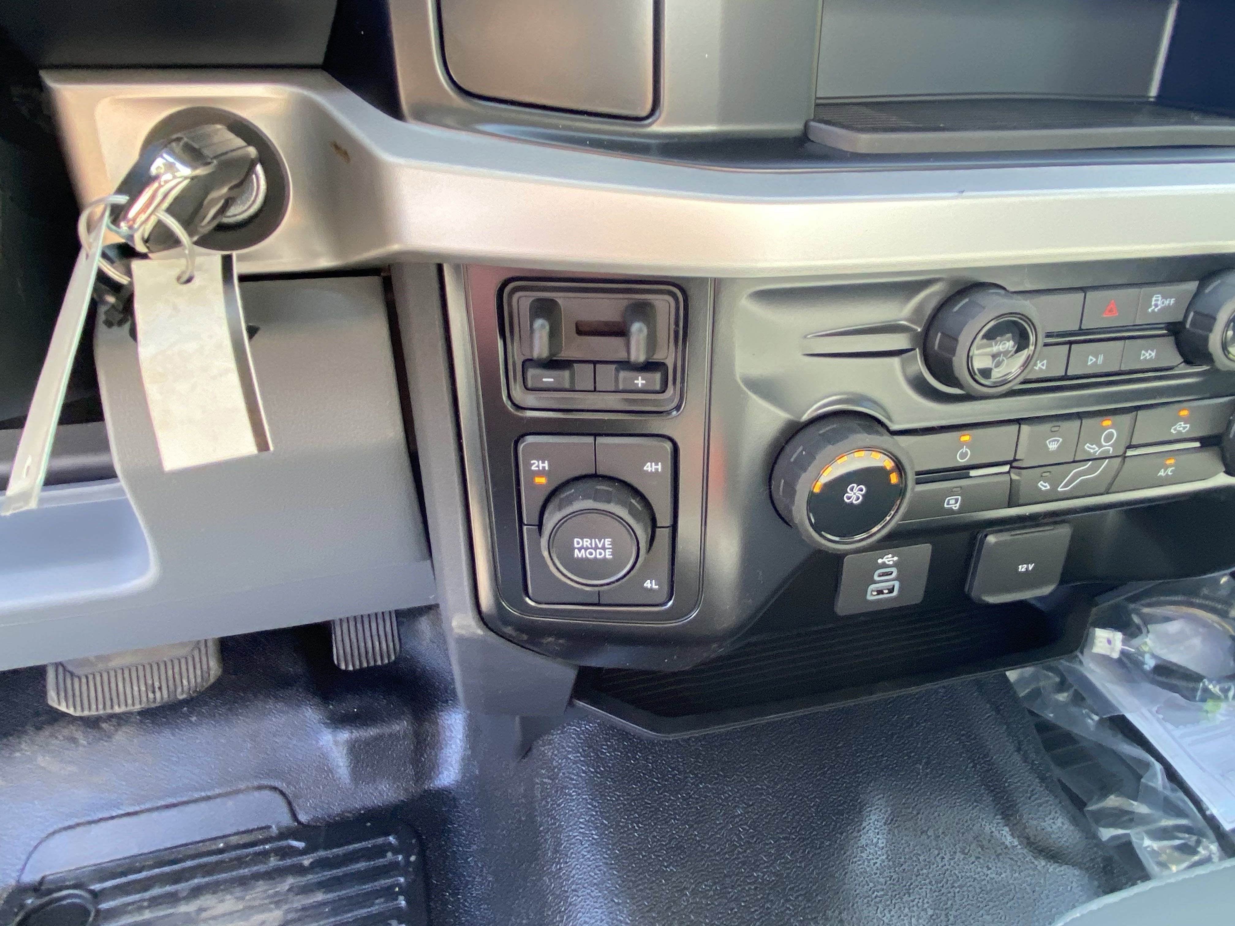 2025 Ford Super Duty F-350 DRW XL 4WD Reg Cab 145 WB 60 CA