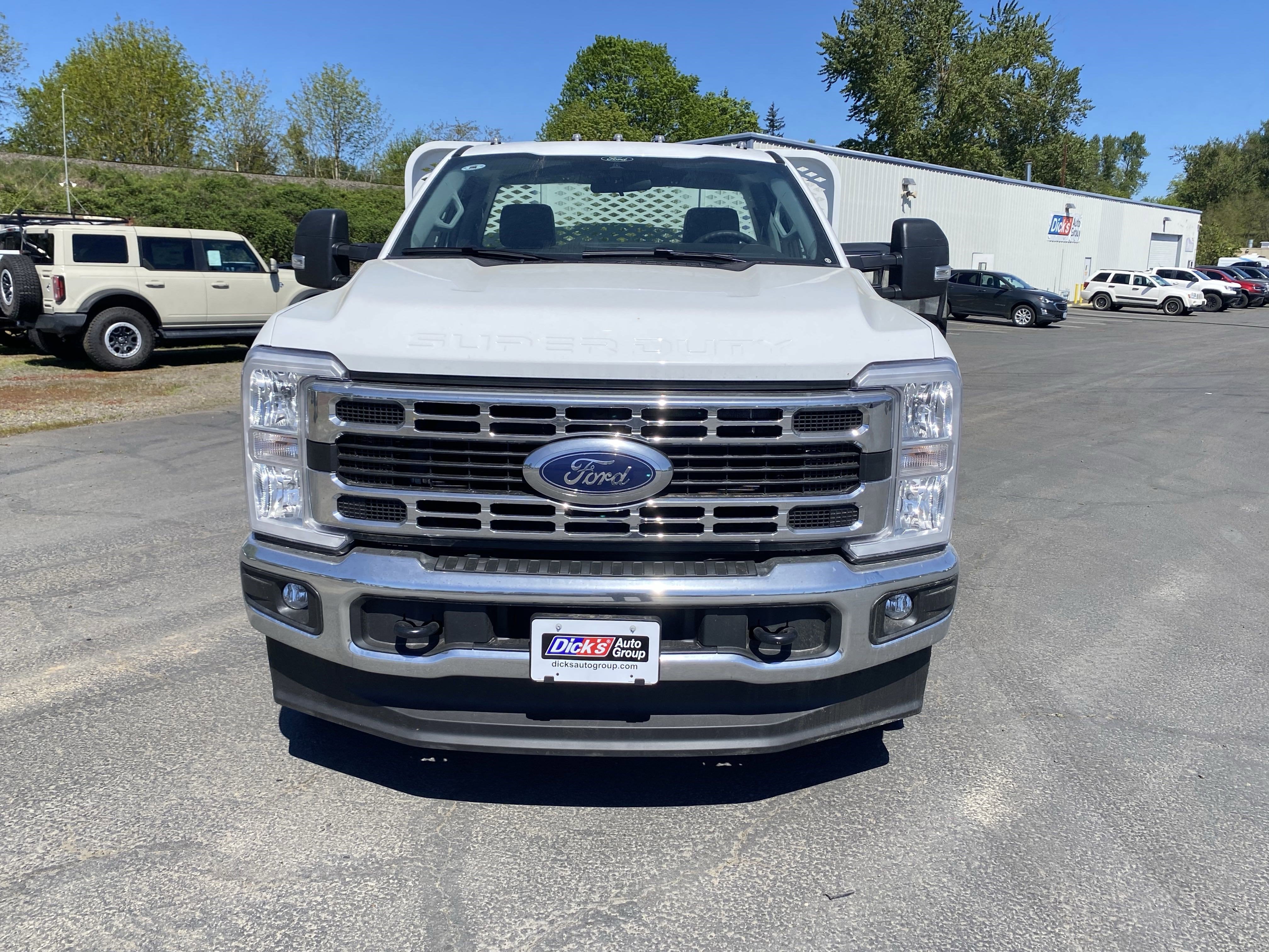 2025 Ford Super Duty F-350 DRW XL 4WD Reg Cab 145 WB 60 CA