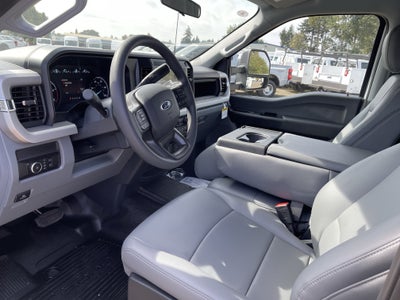2026 Ford Super Duty F-550 DRW XL 4WD Crew Cab 203 WB 84 CA