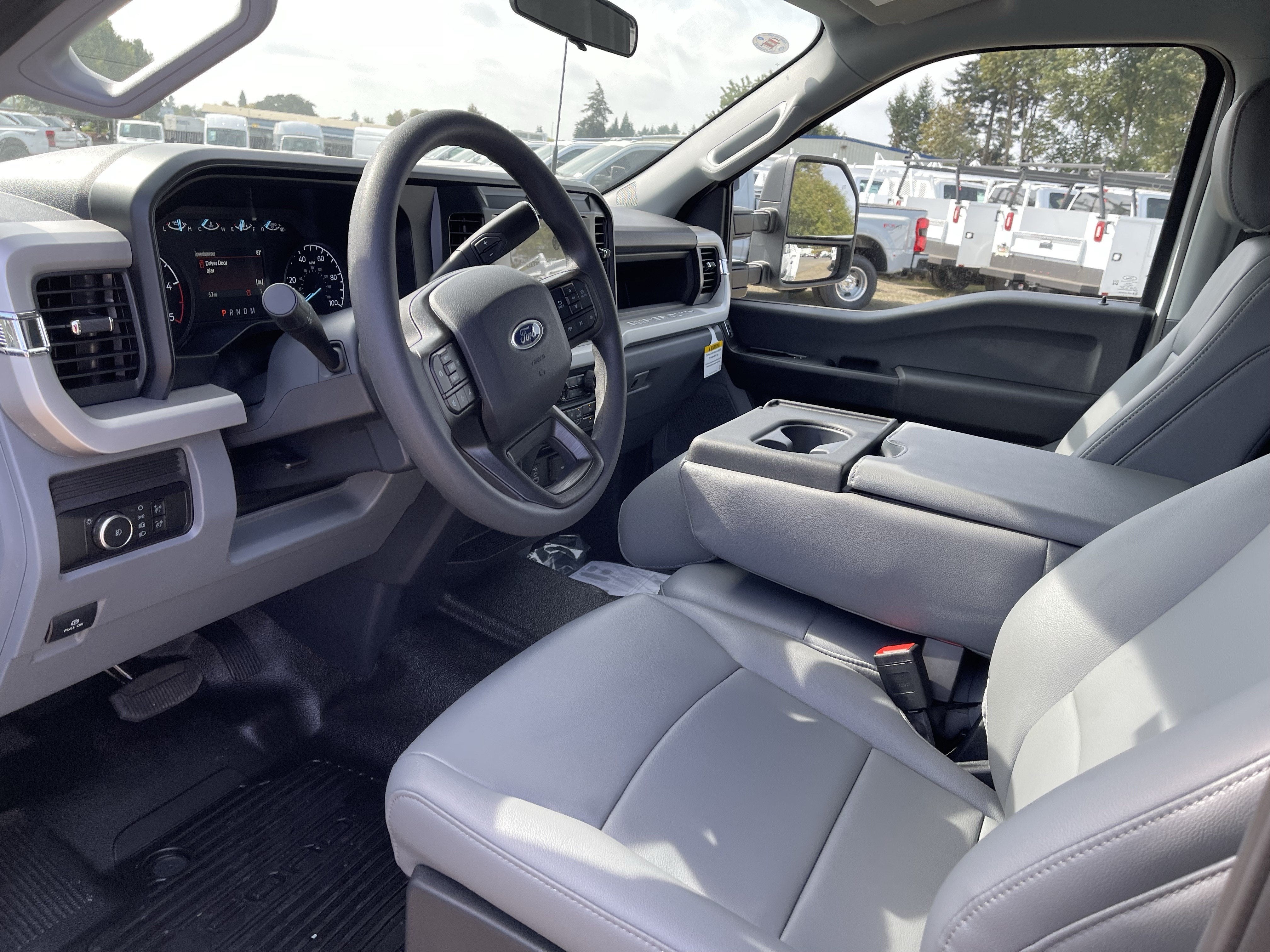 2026 Ford Super Duty F-550 DRW XL 4WD Crew Cab 203 WB 84 CA