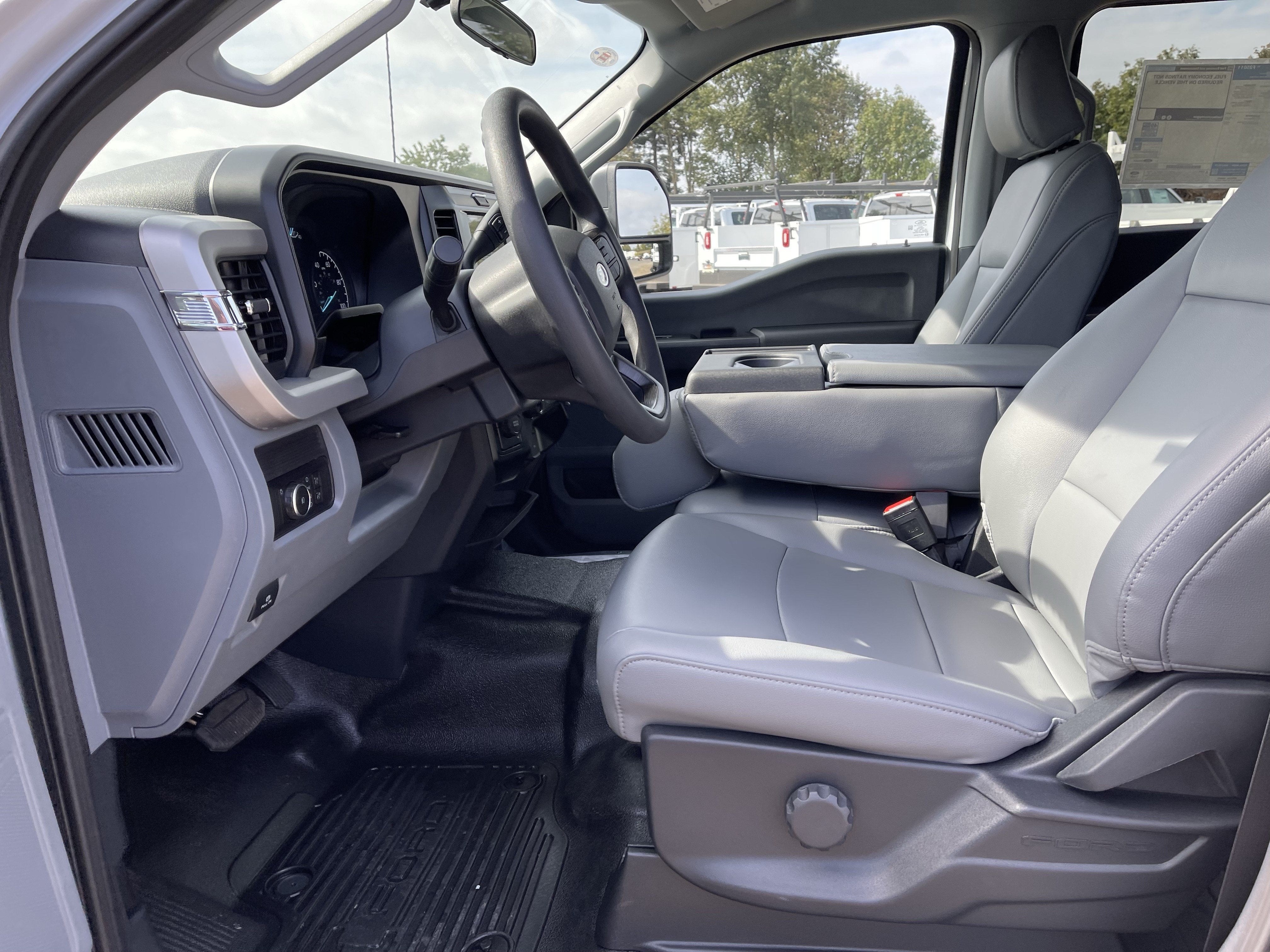 2026 Ford Super Duty F-550 DRW XL 4WD Crew Cab 203 WB 84 CA