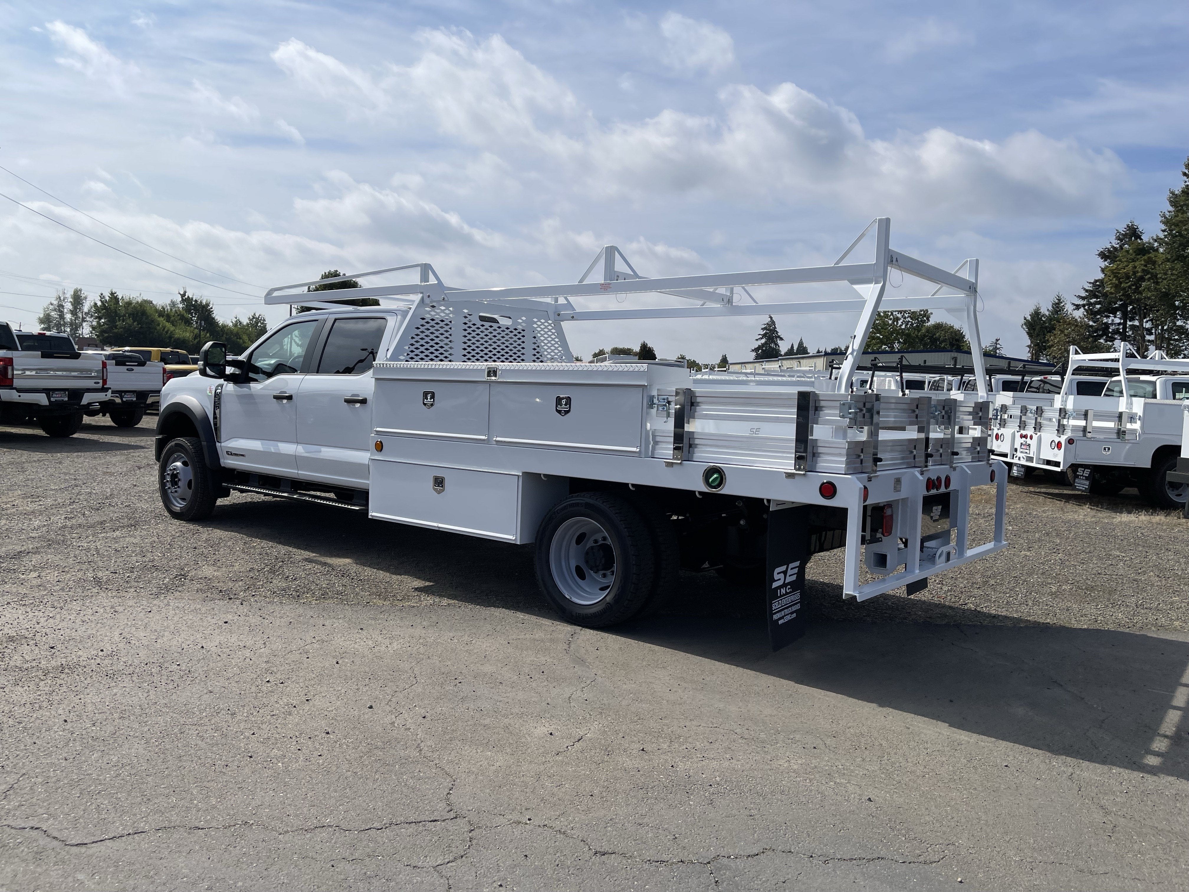 2026 Ford Super Duty F-550 DRW XL 4WD Crew Cab 203 WB 84 CA