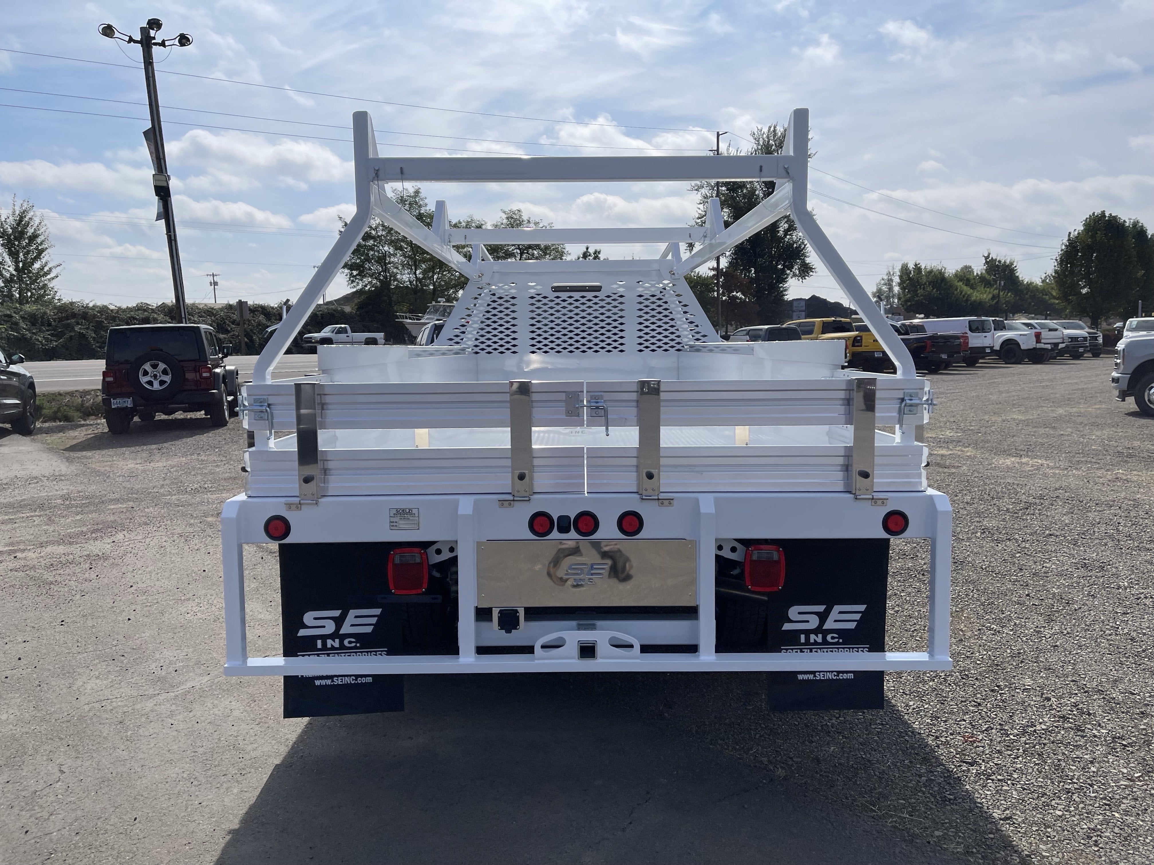 2026 Ford Super Duty F-550 DRW XL 4WD Crew Cab 203 WB 84 CA