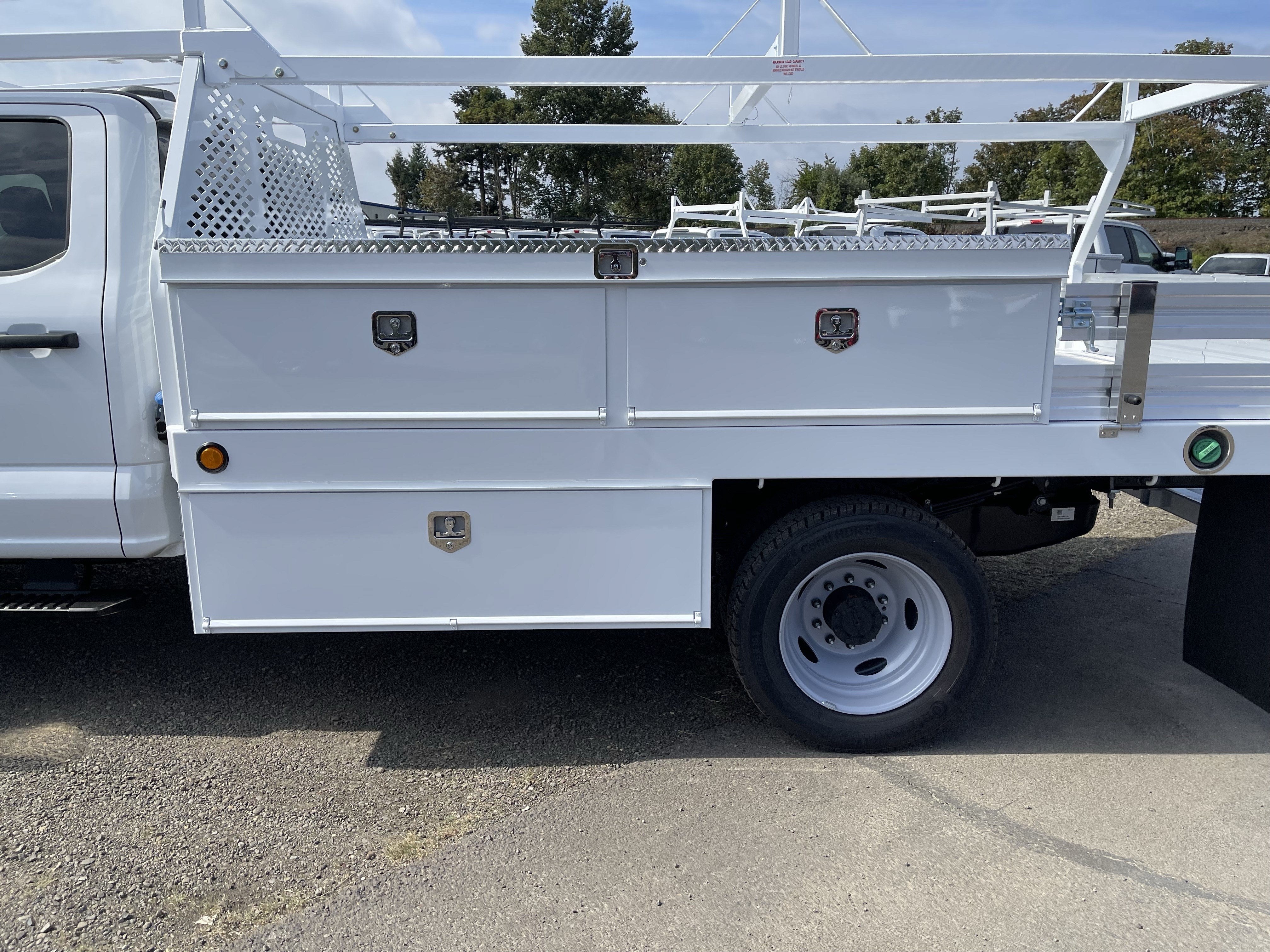 2026 Ford Super Duty F-550 DRW XL 4WD Crew Cab 203 WB 84 CA