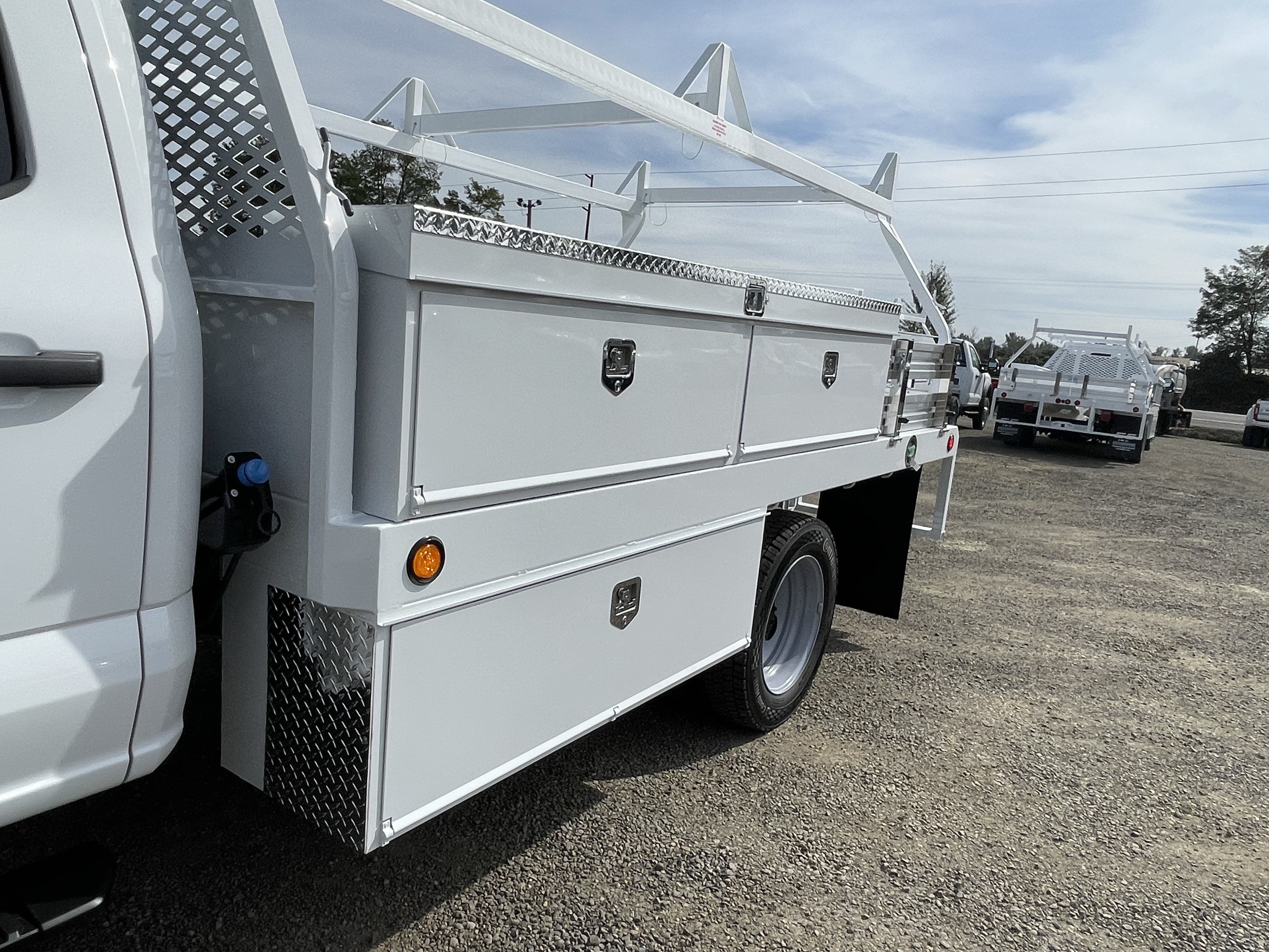 2026 Ford Super Duty F-550 DRW XL 4WD Crew Cab 203 WB 84 CA