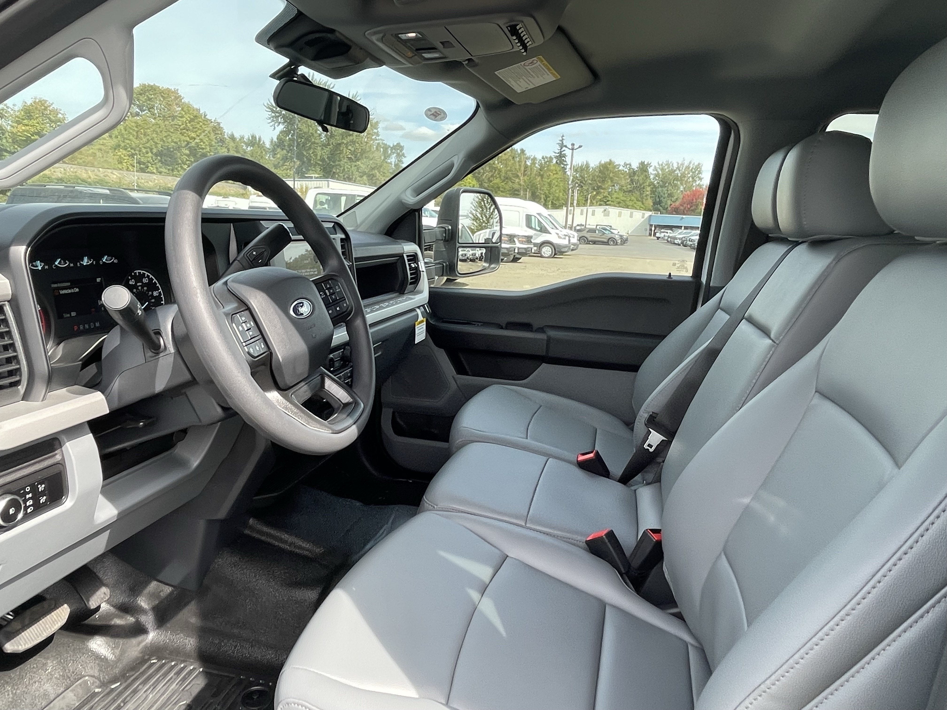 2026 Ford Super Duty F-550 DRW XL 4WD Crew Cab 203 WB 84 CA