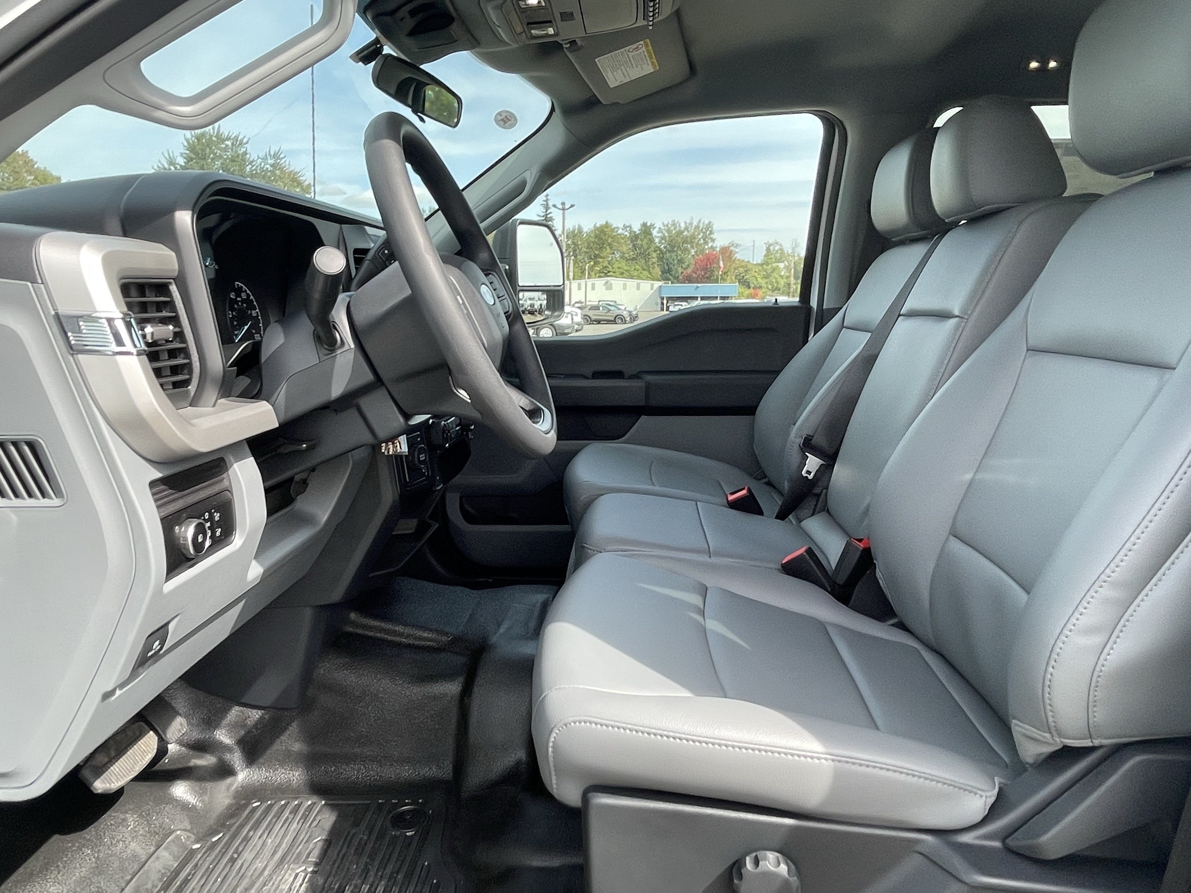 2026 Ford Super Duty F-550 DRW XL 4WD Crew Cab 203 WB 84 CA