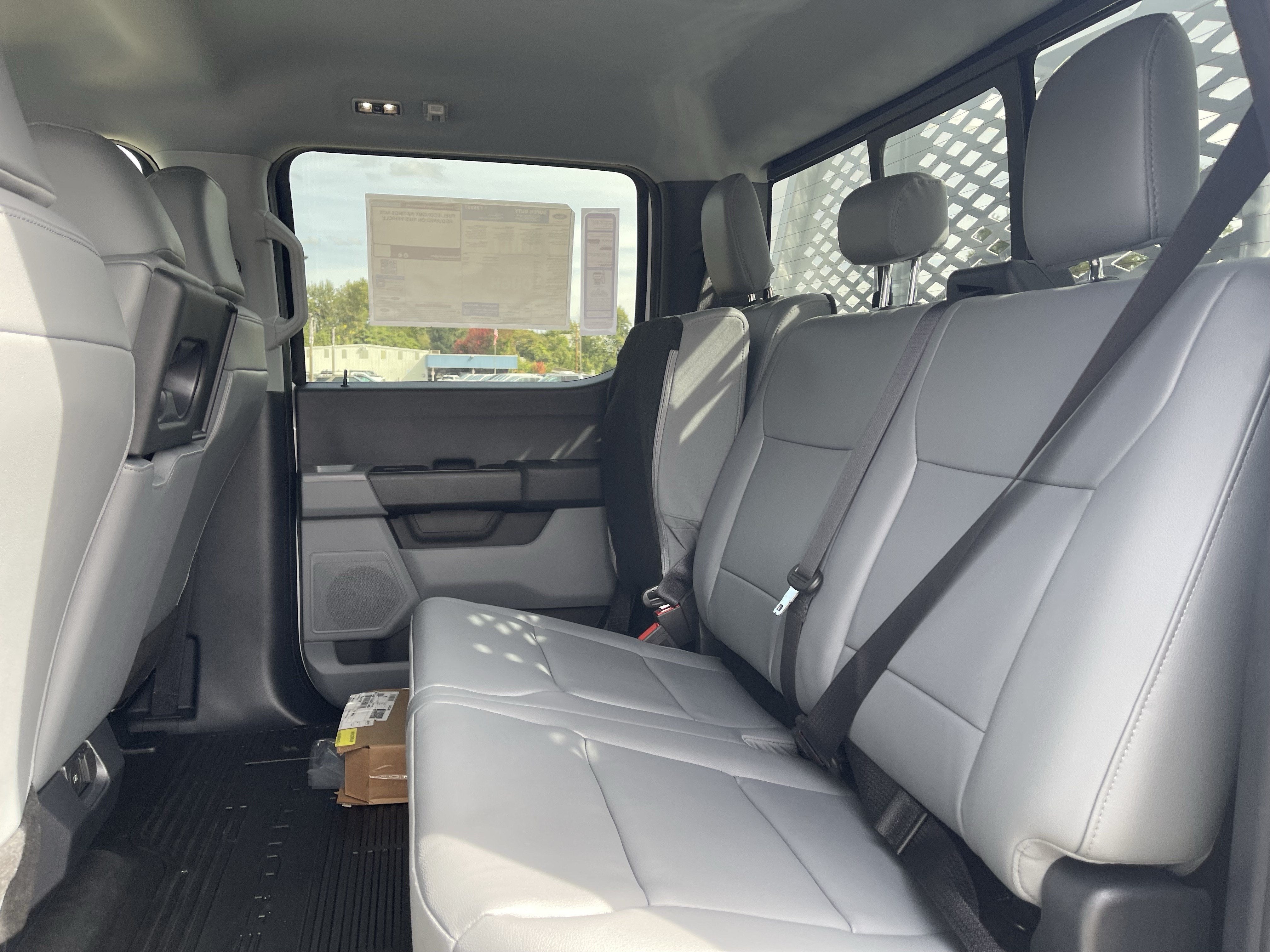 2026 Ford Super Duty F-550 DRW XL 4WD Crew Cab 203 WB 84 CA