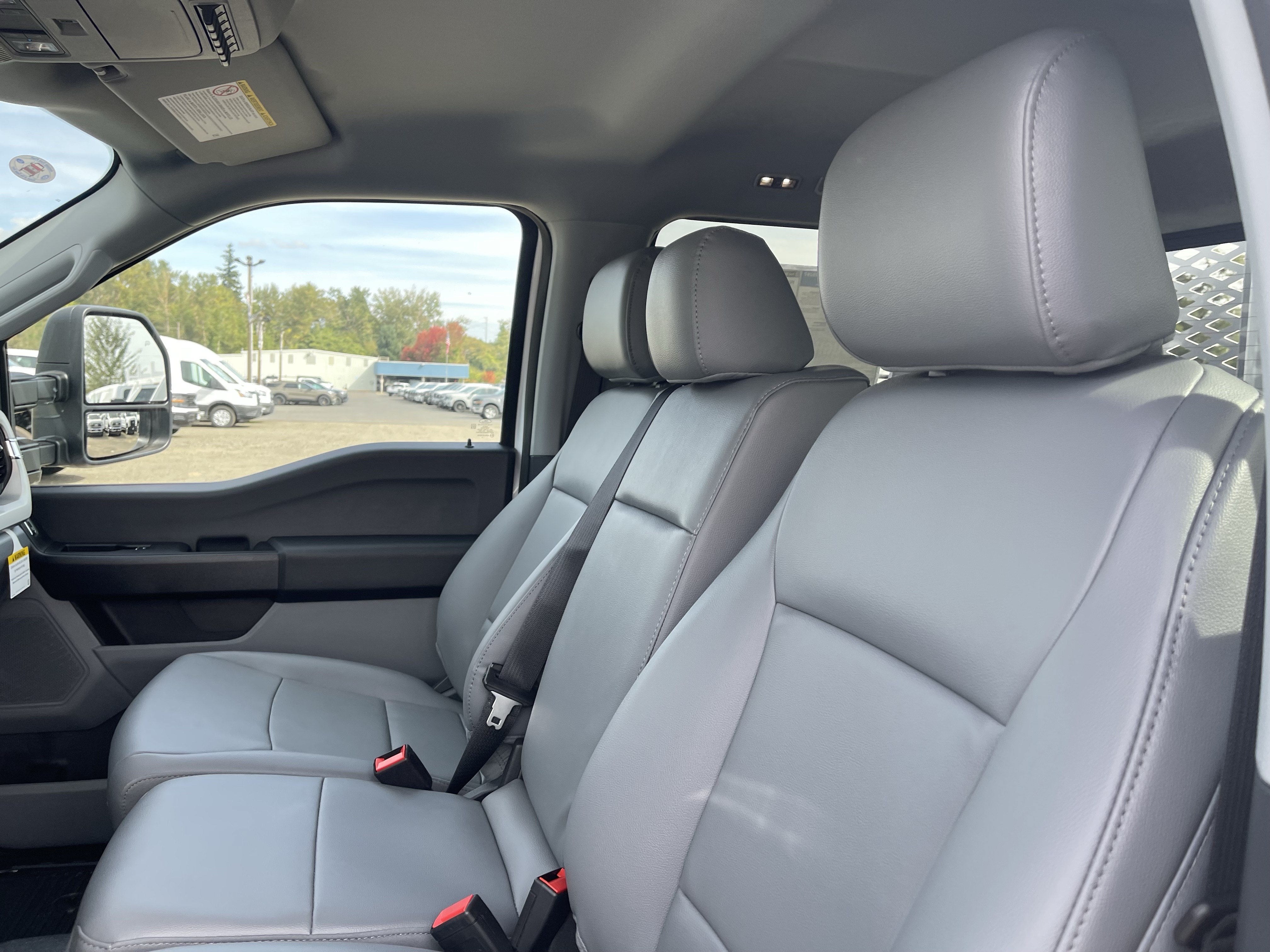 2026 Ford Super Duty F-550 DRW XL 4WD Crew Cab 203 WB 84 CA